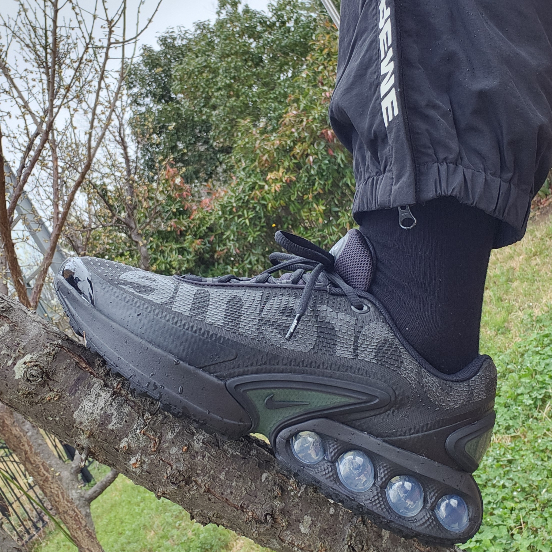 Nike x Supreme Air Max DN SP Black Galactic Jade 착용 스타일 - 3