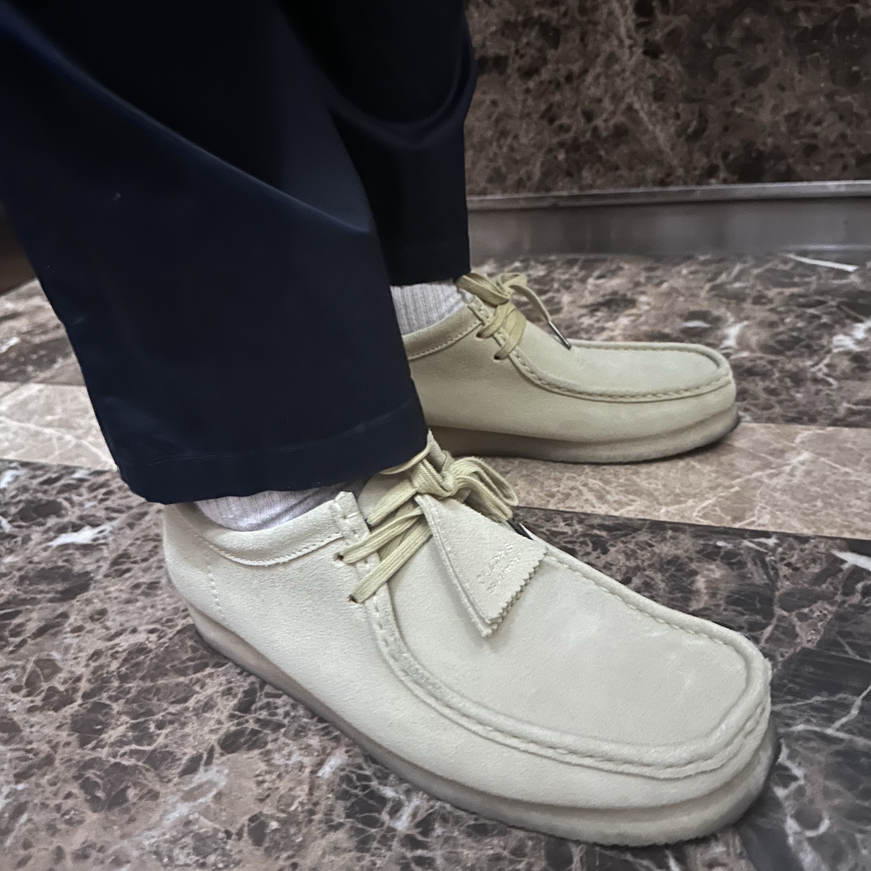 Clarks Wallabee Maple Suede 착용 스타일 - 3
