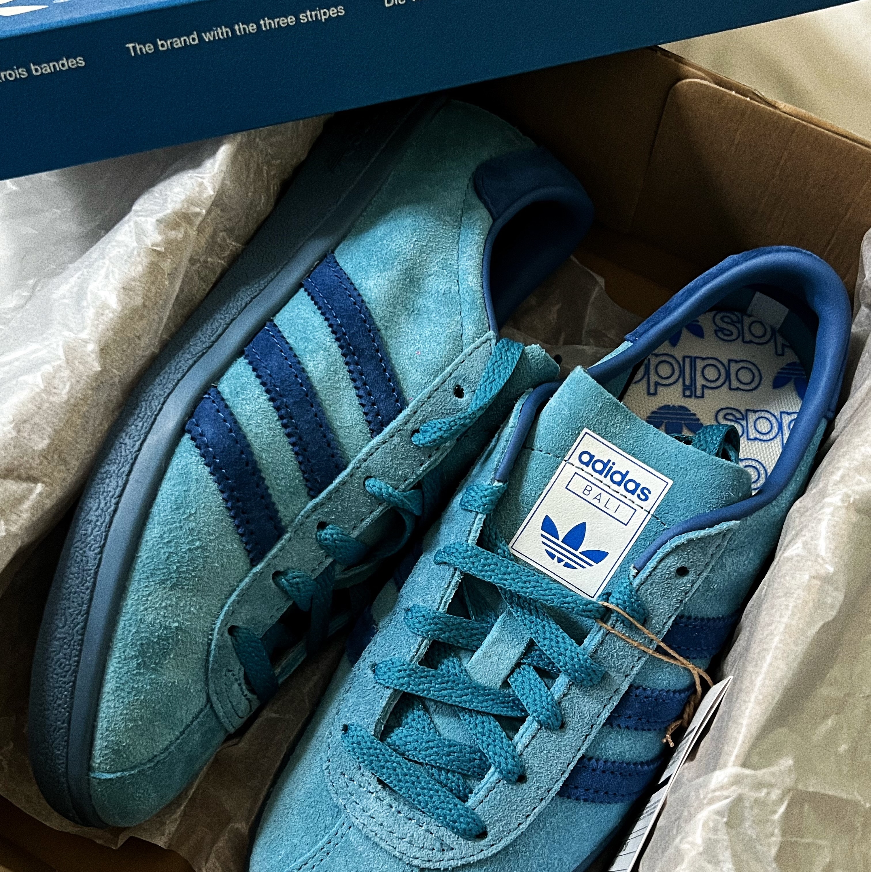 Adidas Bali Tactile Steel Dark Marine 착용 스타일 - 2