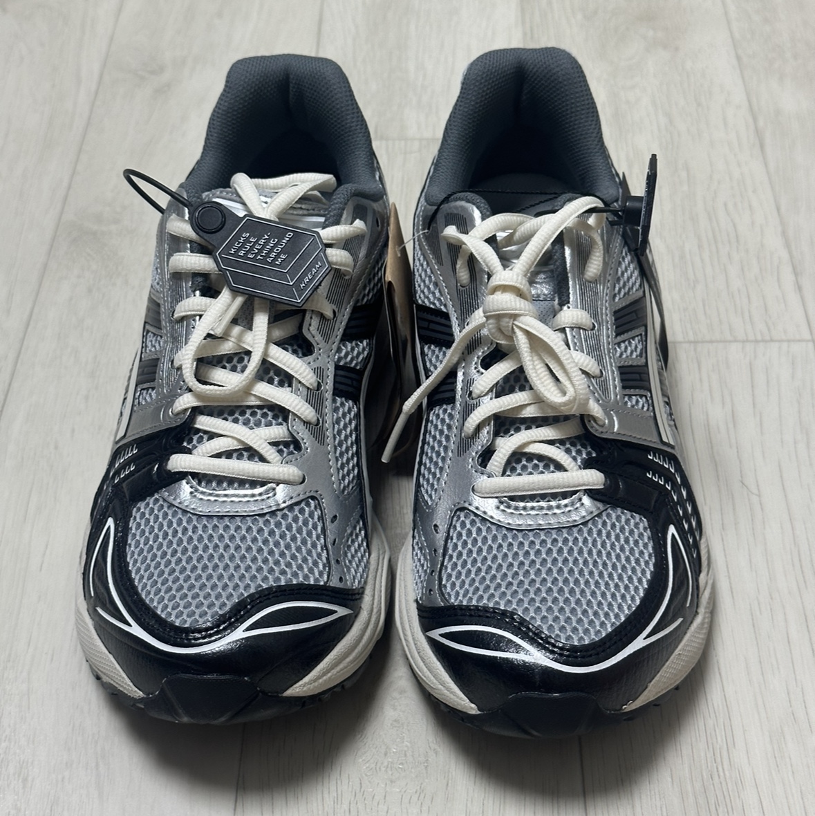 Asics Gel-Kayano 14 Black Glacier Grey, (W) Asics Gel-Kayano 14 White Midnight 착용 스타일 - 2