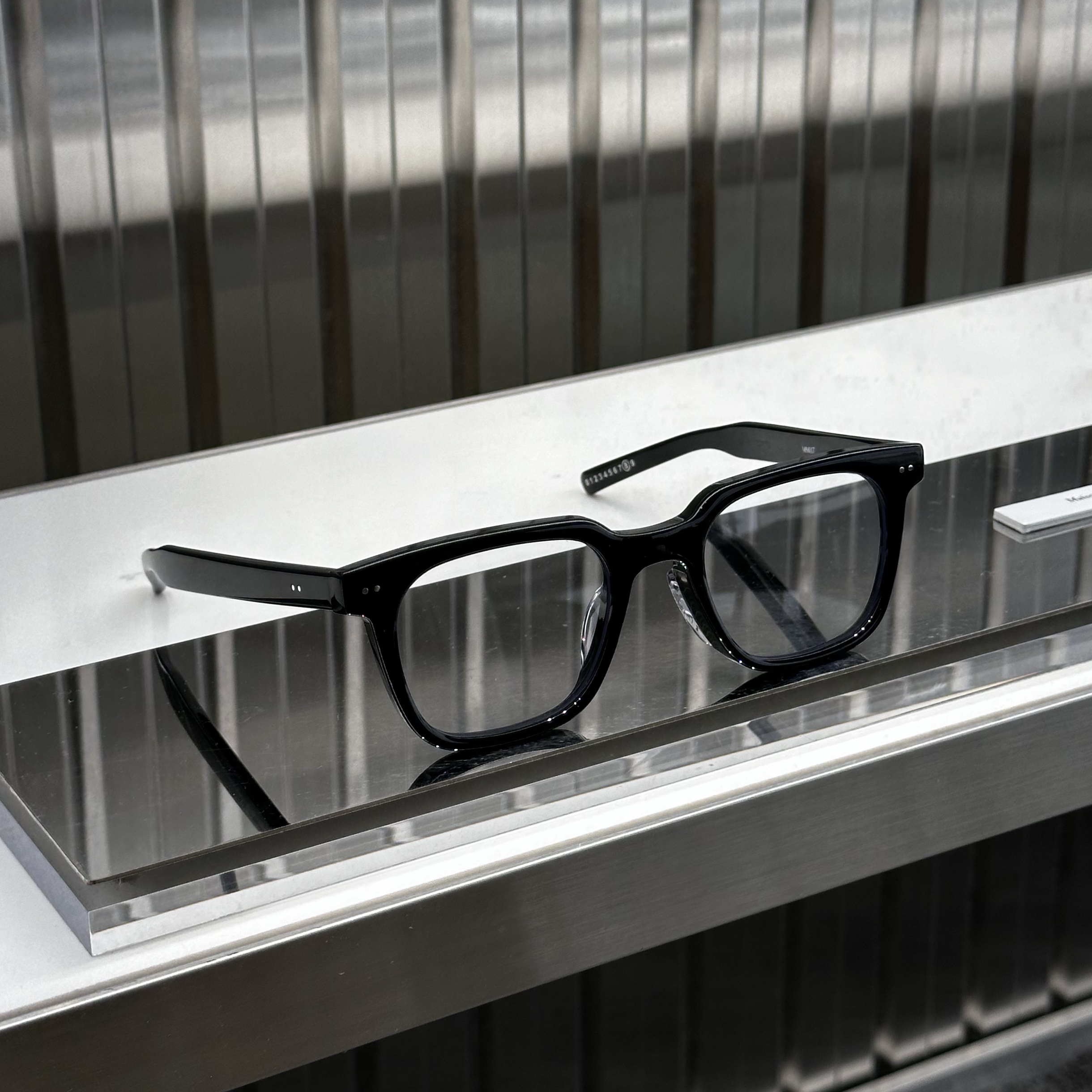 Gentle Monster x Maison Margiela MM117 Black Clear 착용 스타일