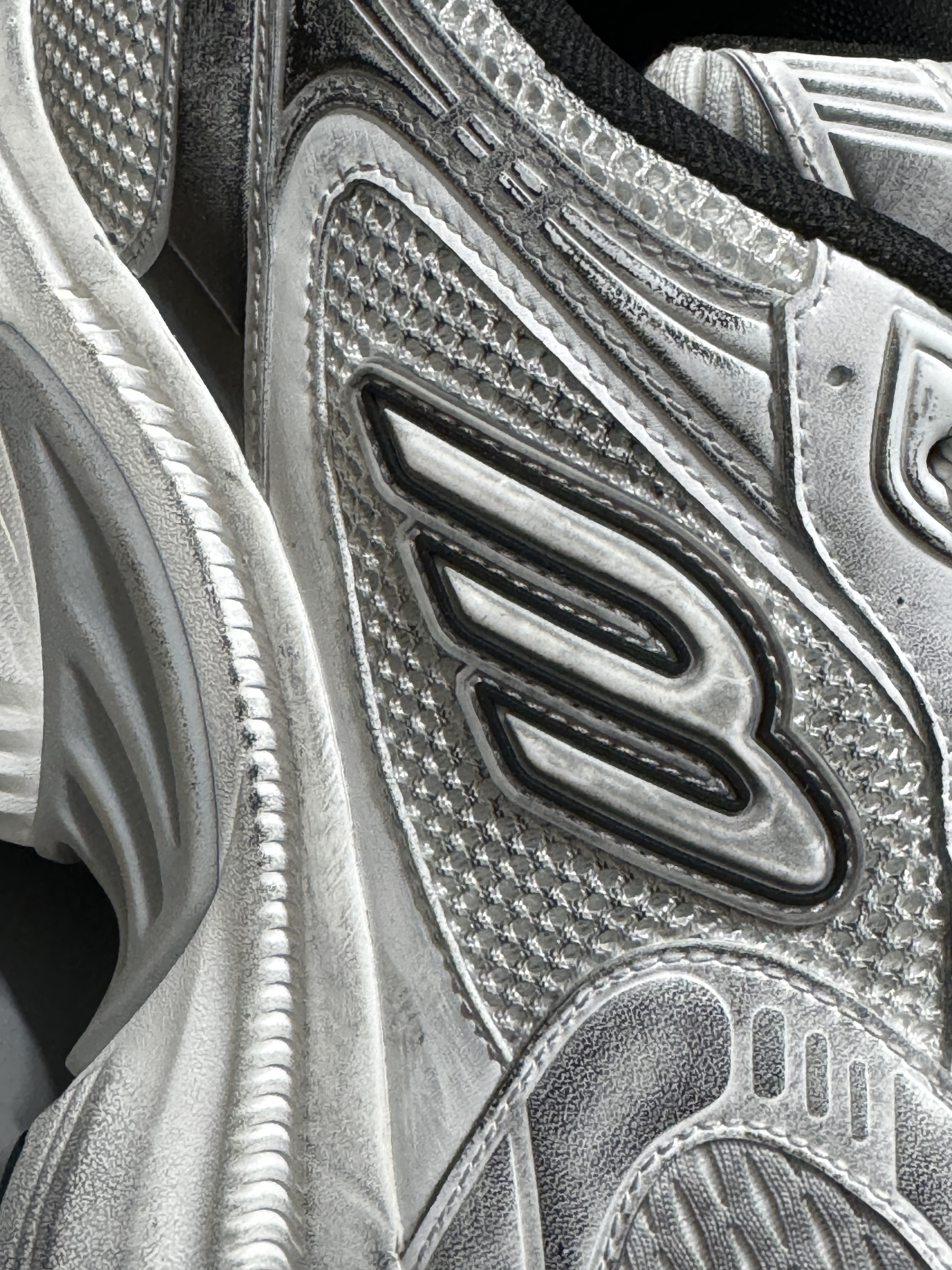 Balenciaga 10XL Sneakers White Black Grey, Balenciaga Cargo Sneakers Grey Black Yellow 착용 스타일 - 6