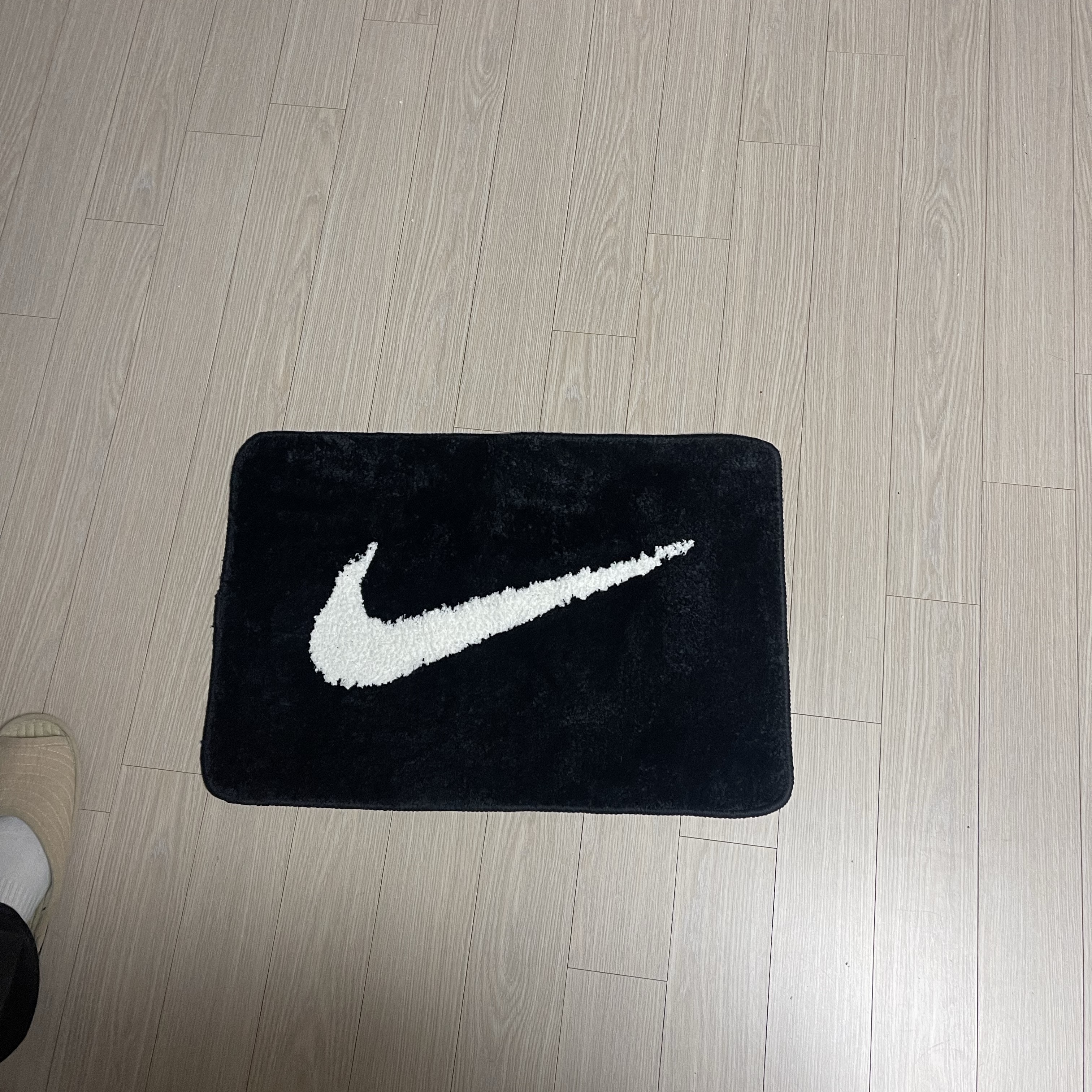 Nike Swoosh Rug Black White 착용 스타일