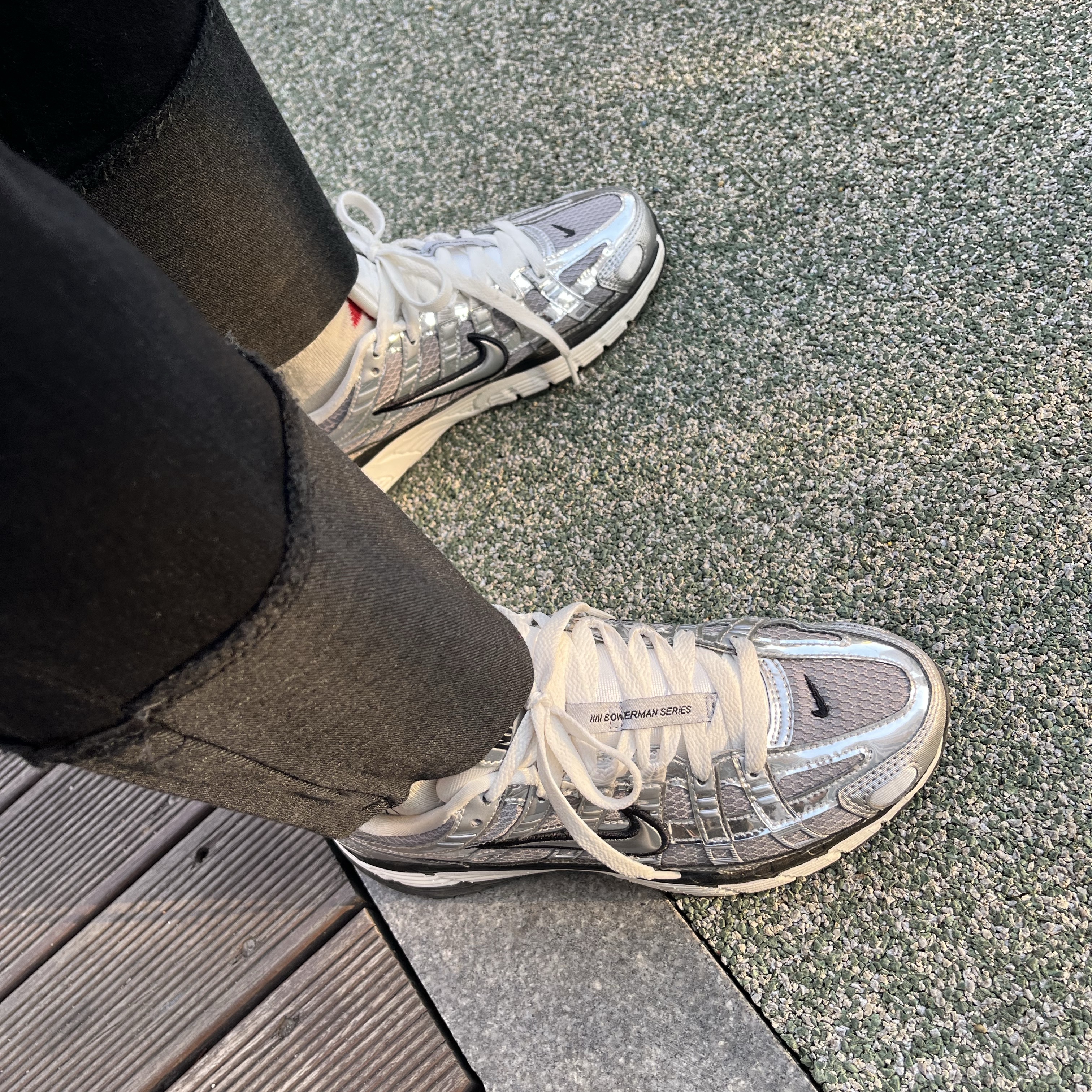 Nike P-6000 Metallic Silver 착용 스타일