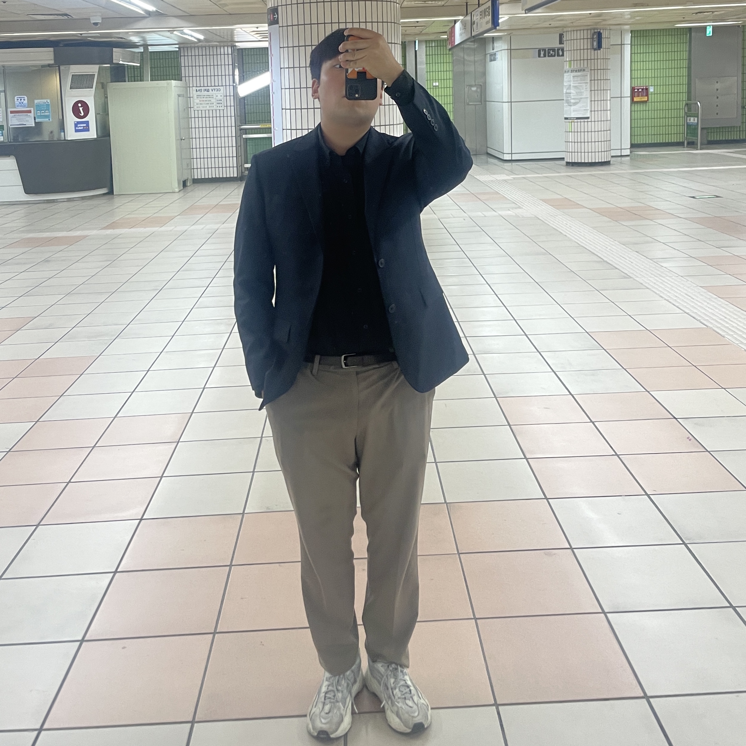 Adidas Yeezy Boost 700 V2 Static 2022 착용 스타일