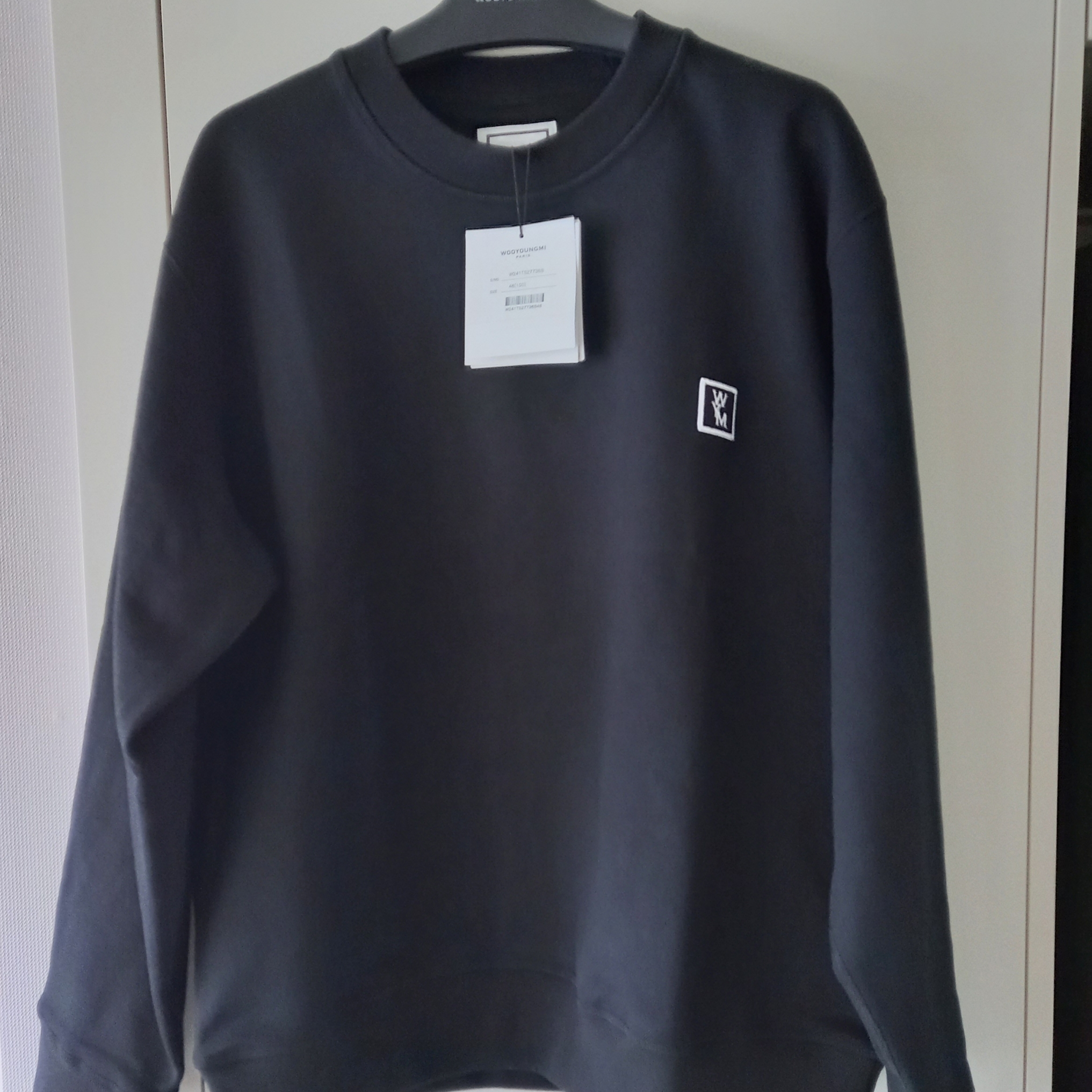 Wooyoungmi Cotton Back Logo Sweatshirt Black - 24SS, Wooyoungmi Flower Print Denim Shirt Blue - 24SS 착용 스타일 - 2