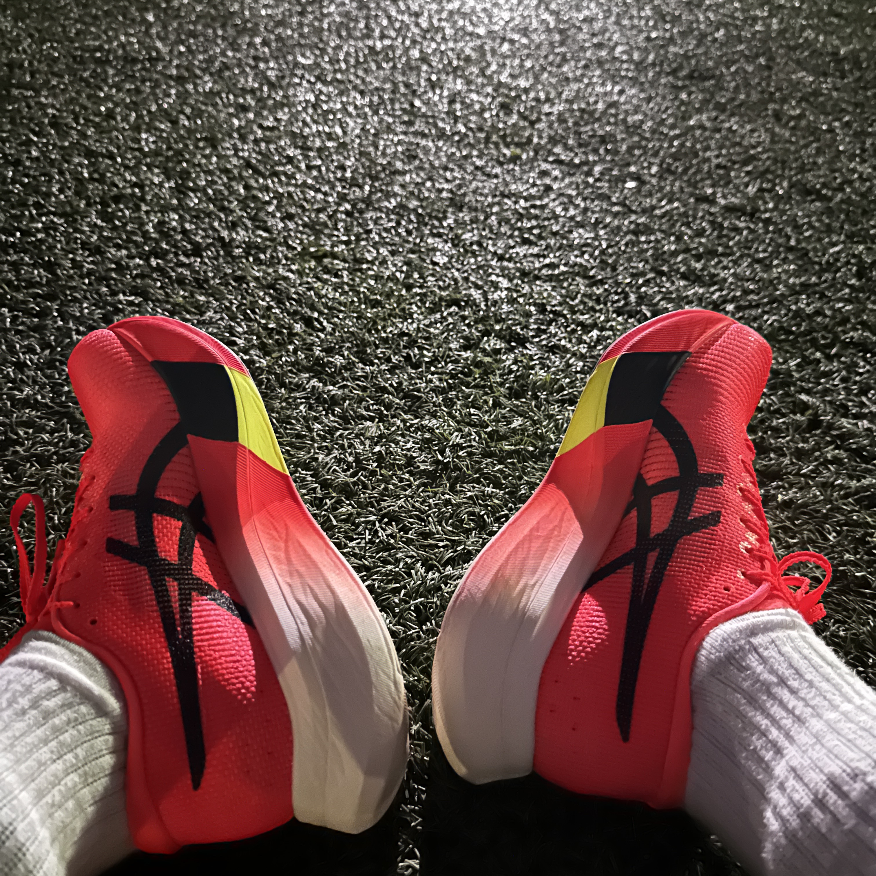 Asics Metaspeed Edge Paris Sunrise Red Black 착용 스타일
