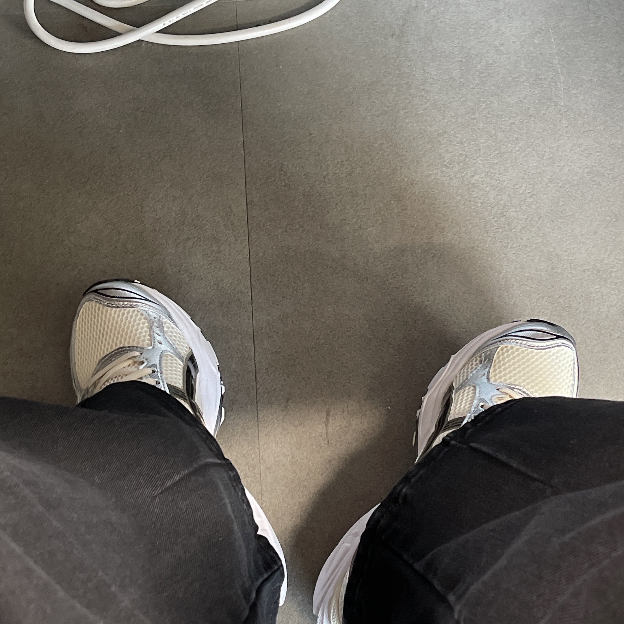 Asics Gel-Kayano 14 Cream Black 착용 스타일