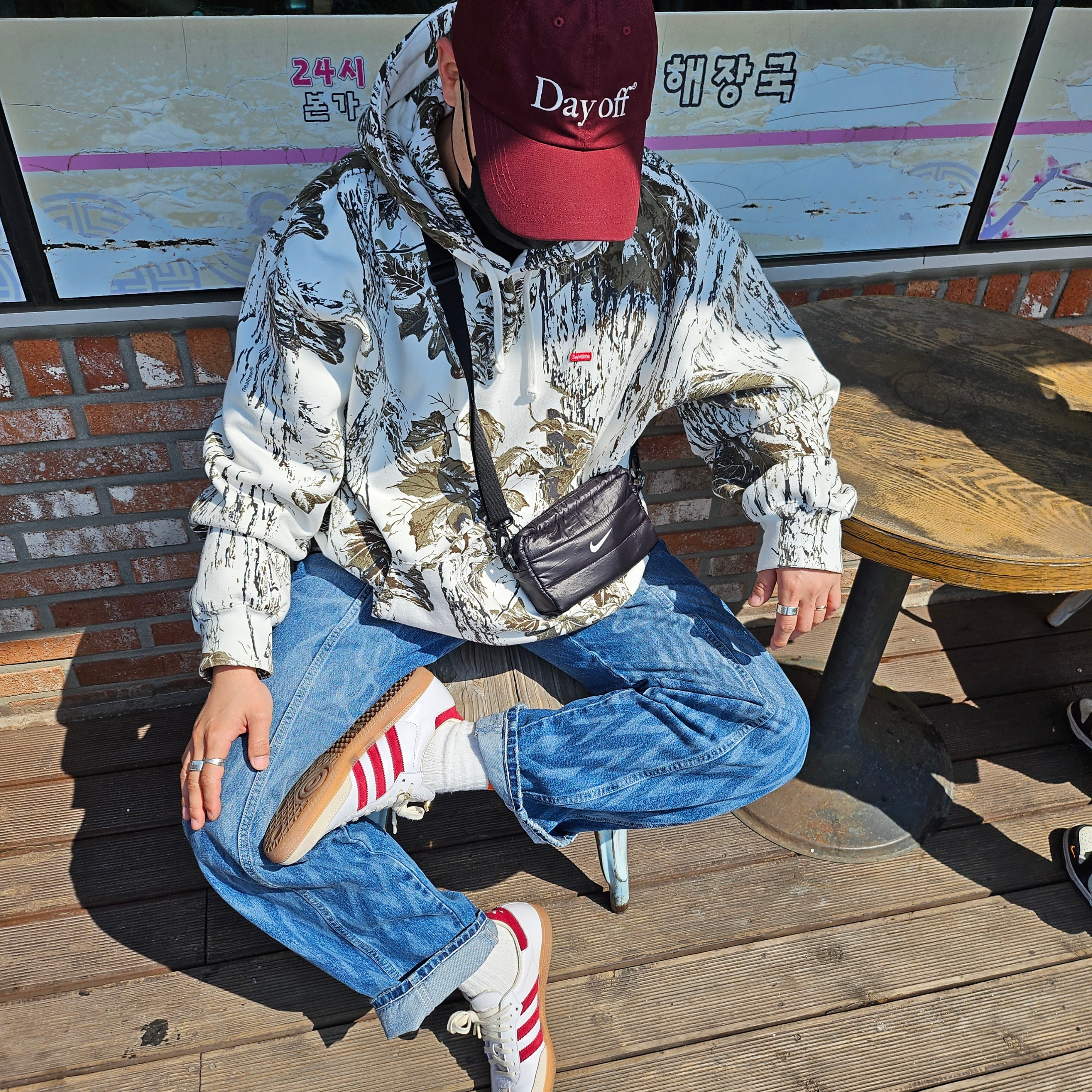 Adidas x Sporty & Rich Samba OG Cloud White Collegiate Burgundy, Supreme Small Box Hooded Sweatshirt Snow Camo - 24SS 착용 스타일 - 1
