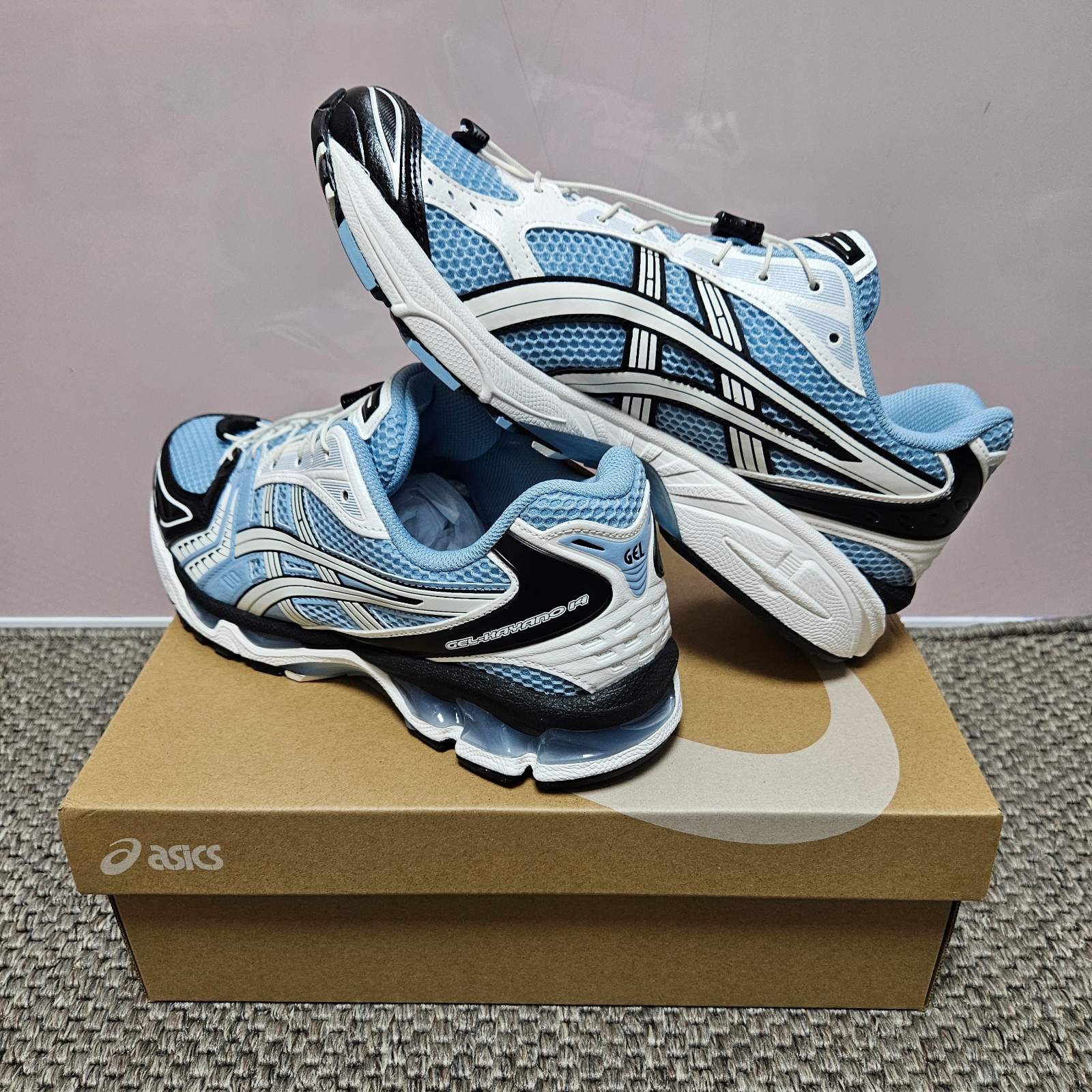 Asics Unlimited Gel-Kayano 14 Mist Cream 착용 스타일 - 2