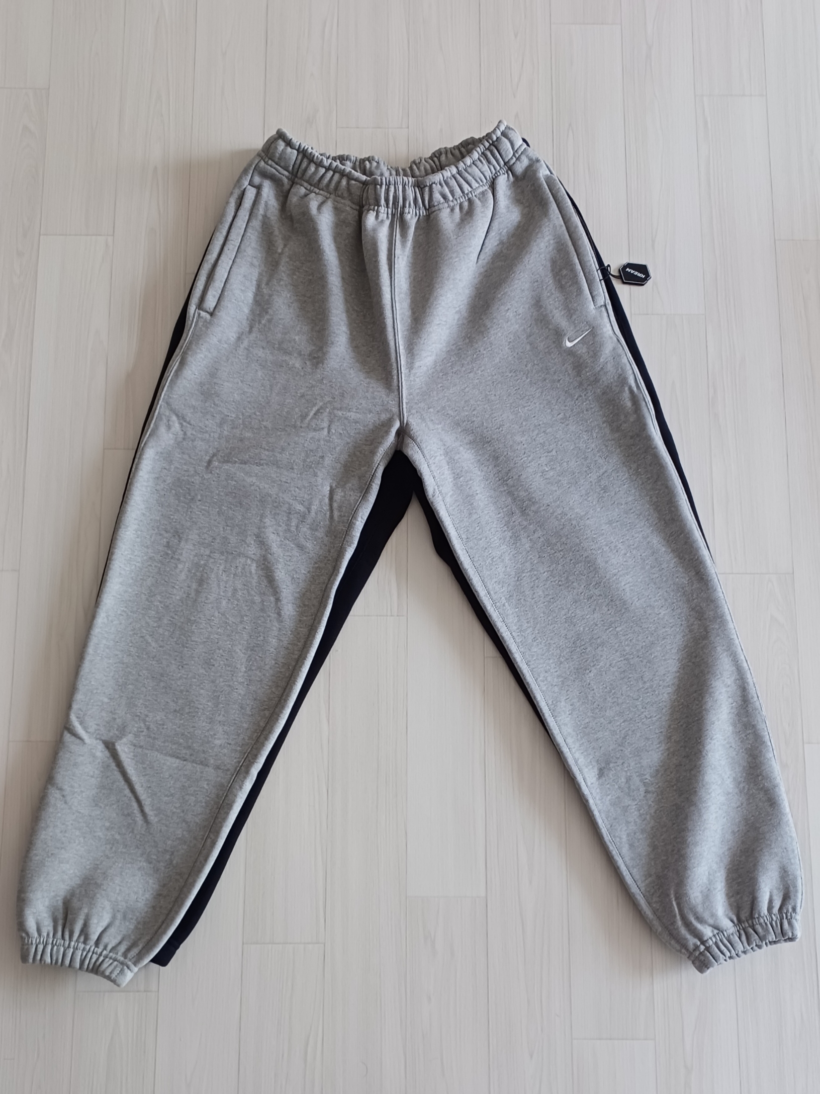 (W) Nike NRG Solo Swoosh Fleece Pants Dark Grey Heather - Asia, Nike NRG Solo Swoosh Heavy Weight BB Quarter Zip Top Dark Grey Heather - Asia 착용 스타일 - 2