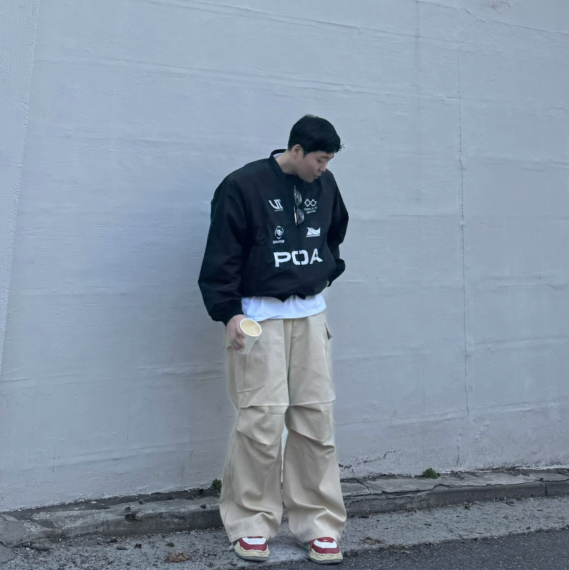 Nonnod Side Zip Cargo Pants Beige, Undermycar Acer Padded Shoulder Crop Blouson Ebony - 23FW 착용 스타일 - 2