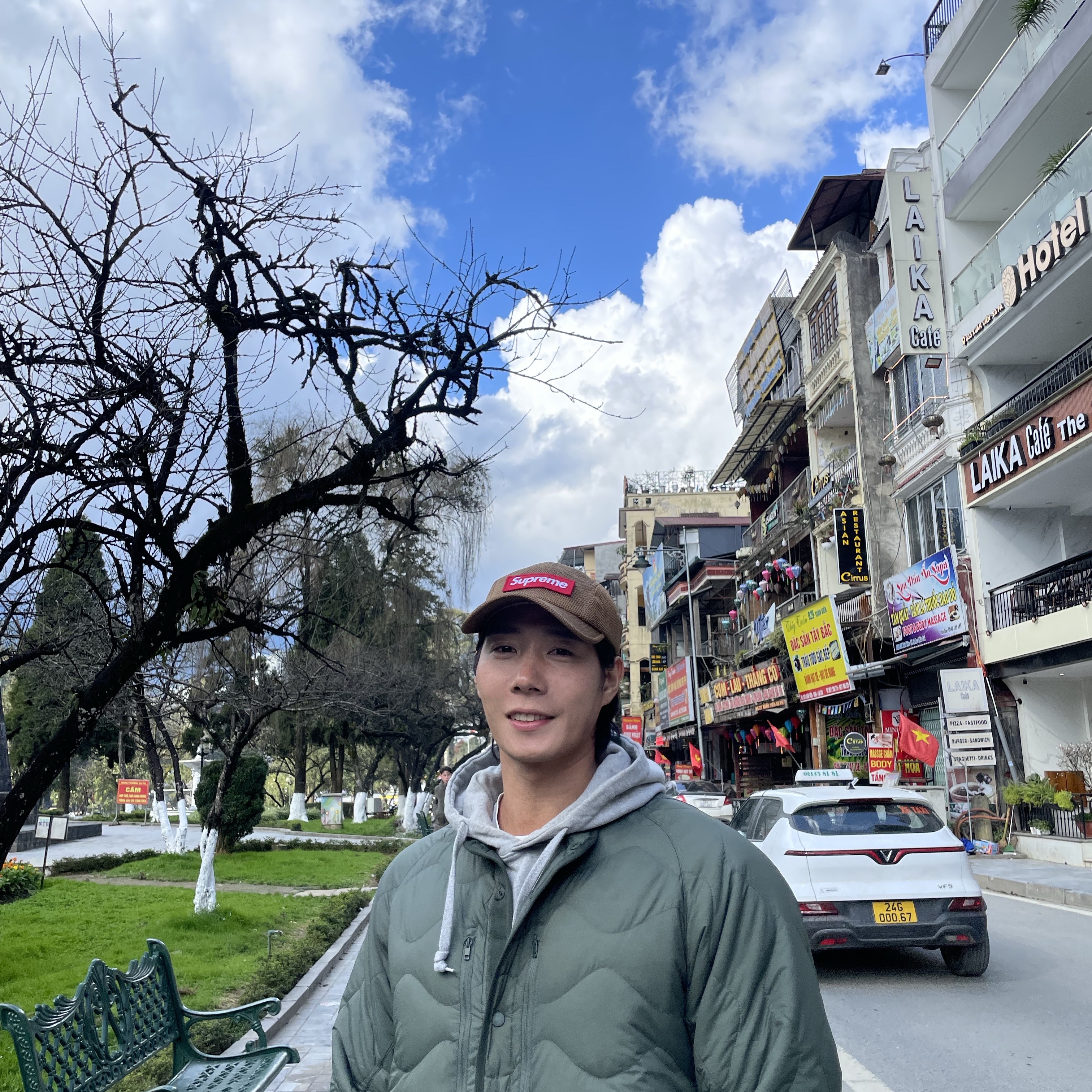 Supreme Mesh Cordura Camp Cap Sand - 23SS, Uniqlo x White Mountaineering Recycled Hybrid Down Jacket Olive 착용 스타일 - 1