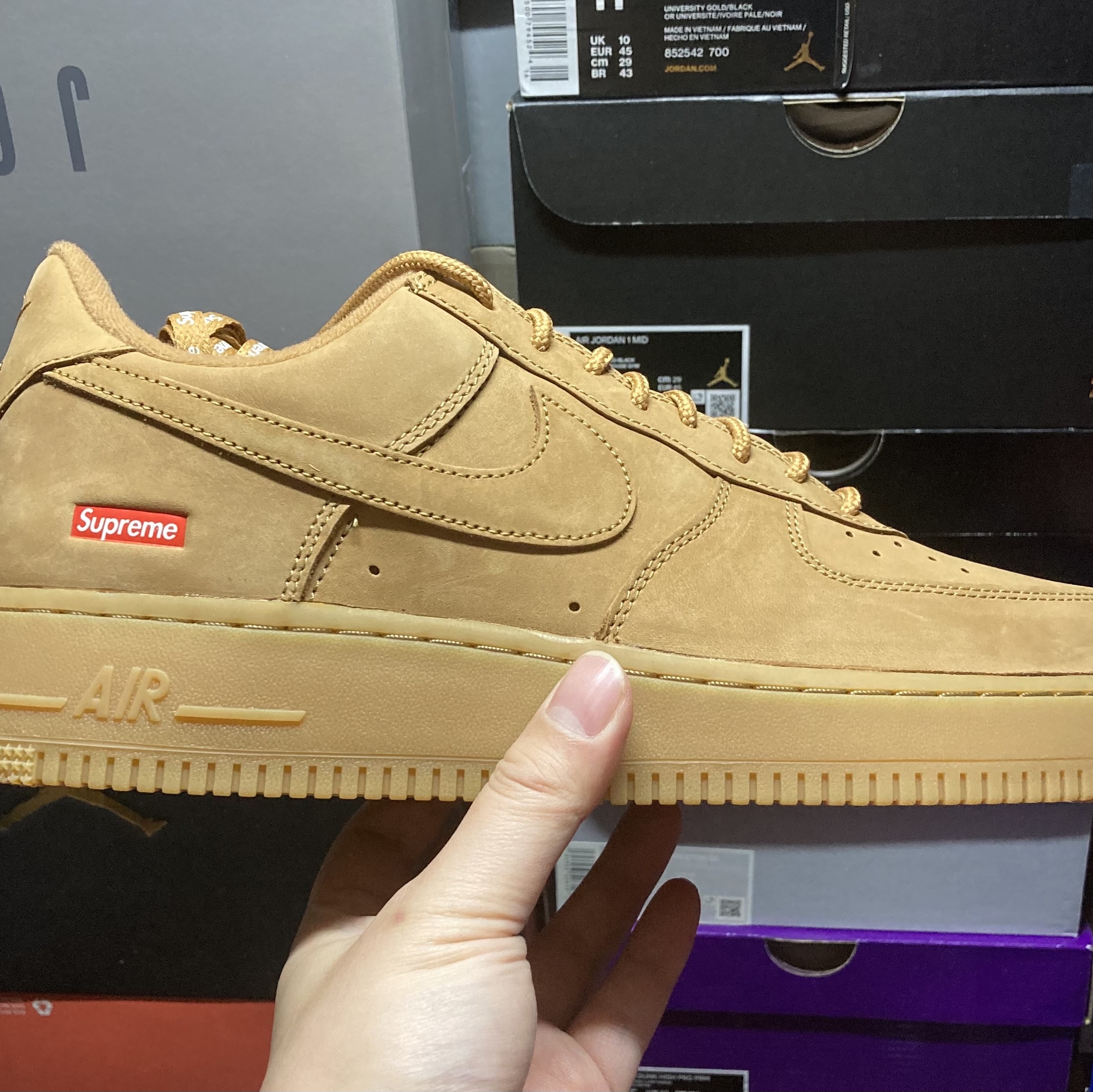 Nike x Supreme Air Force 1 Low Flax 착용 스타일