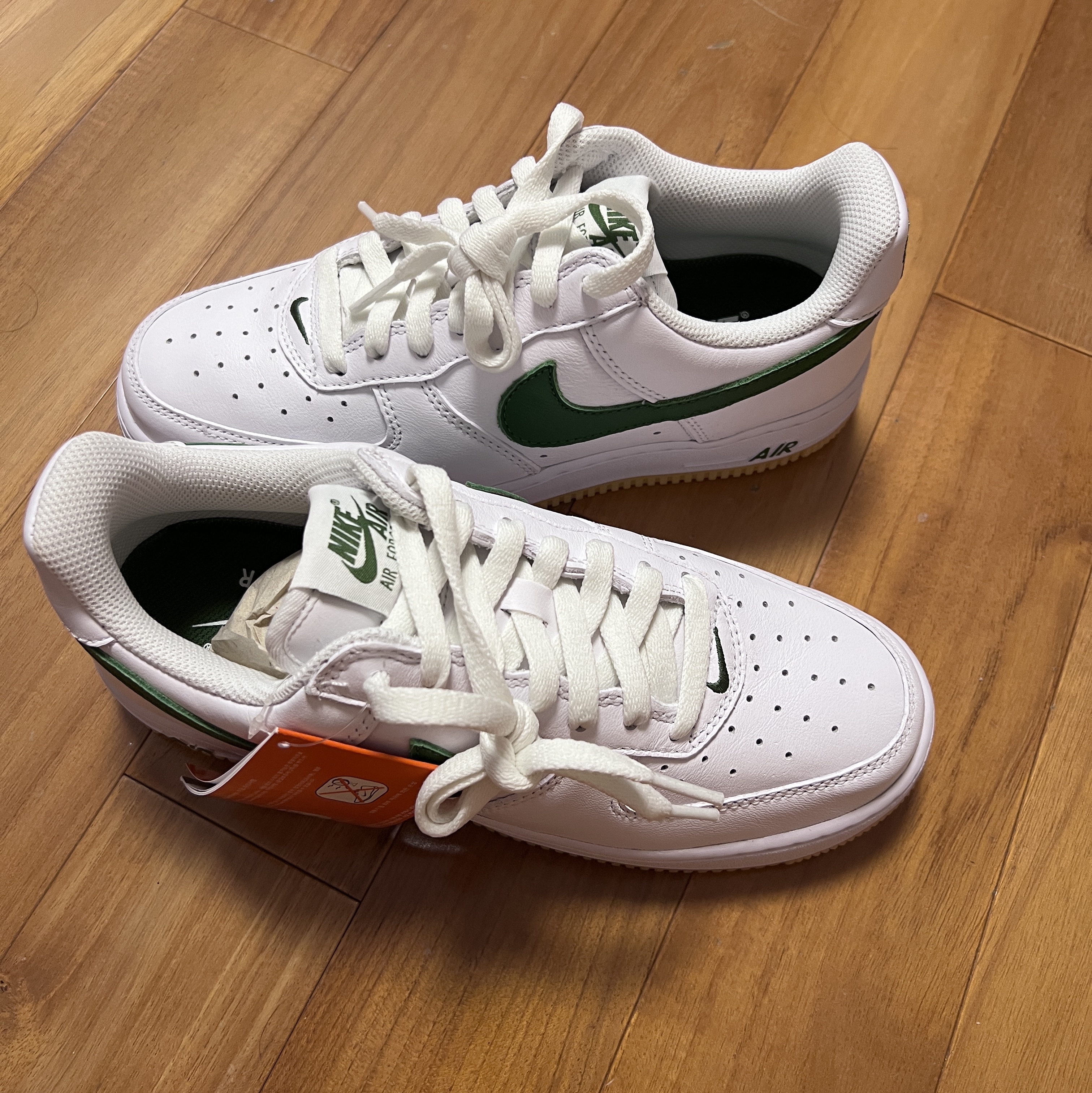 Nike Air Force 1 Low Retro Color of the Month White Forest Green 착용 스타일