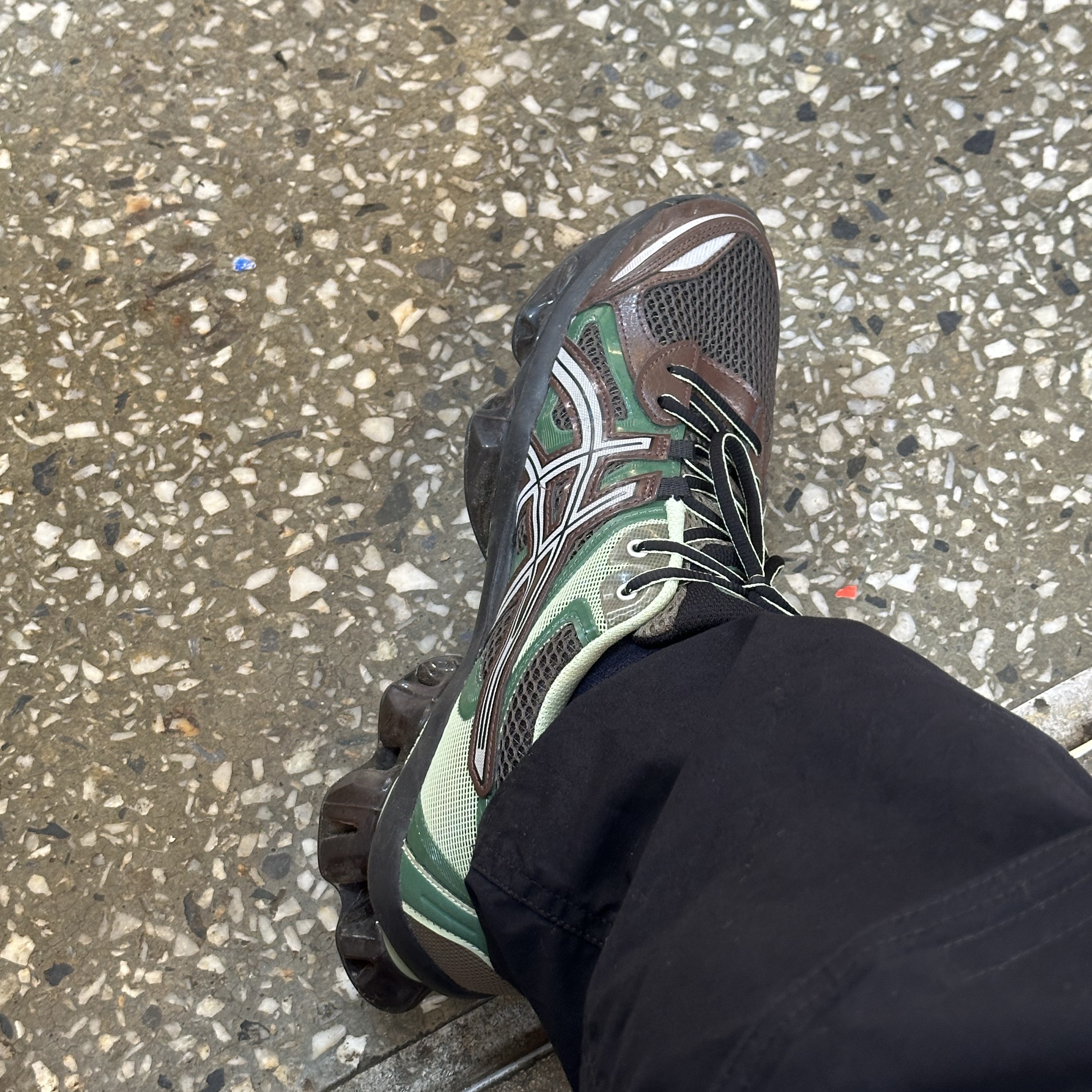 Asics Gel-Quantum Kinetic Dark Sepia Shamrock Green 착용 스타일