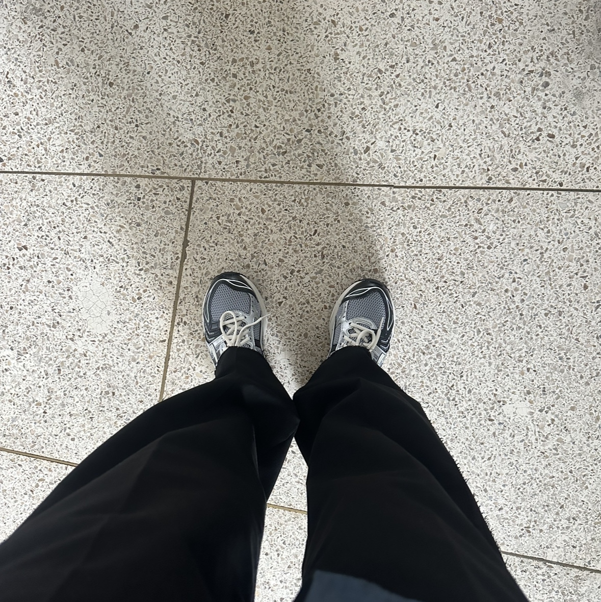 Asics Gel-Kayano 14 Black Glacier Grey, (W) Asics Gel-Kayano 14 White Midnight 착용 스타일 - 4