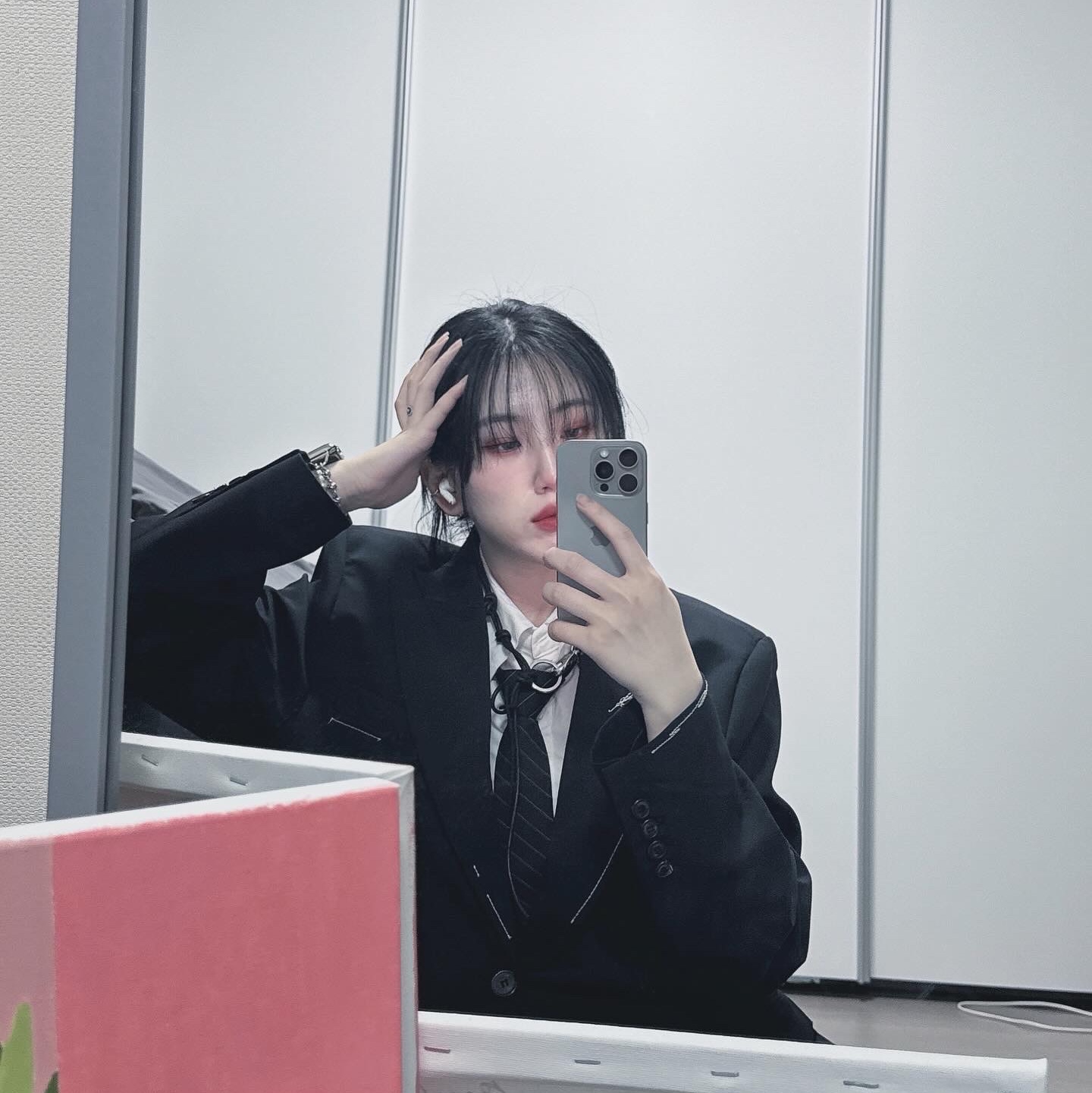 Zara x Ader Error Oversized Blazer Black, Our Legacy Ladon Leather Keychain Black 착용 스타일 - 1