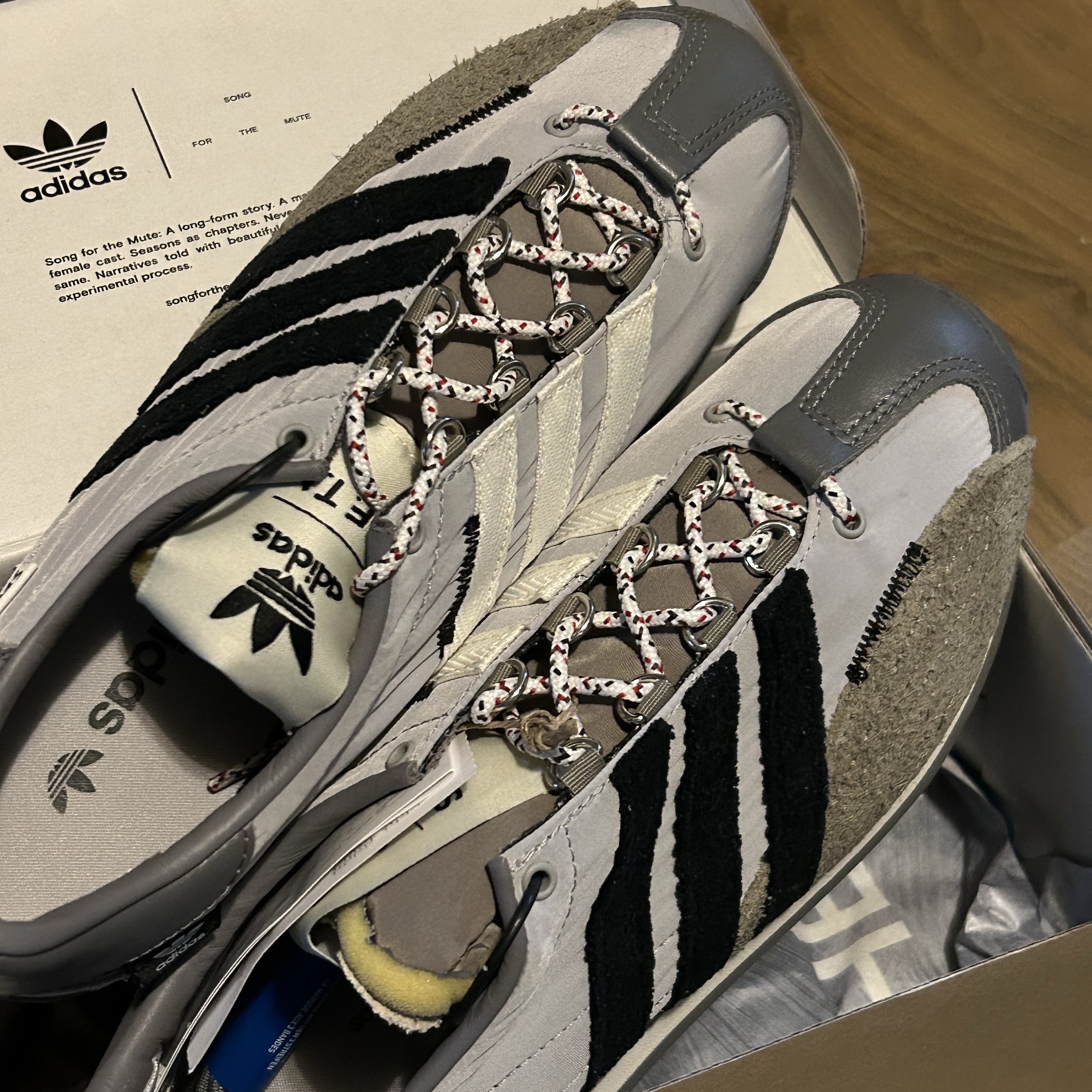 Adidas x Song for the Mute Country OG Grey Two Core Black 착용 스타일