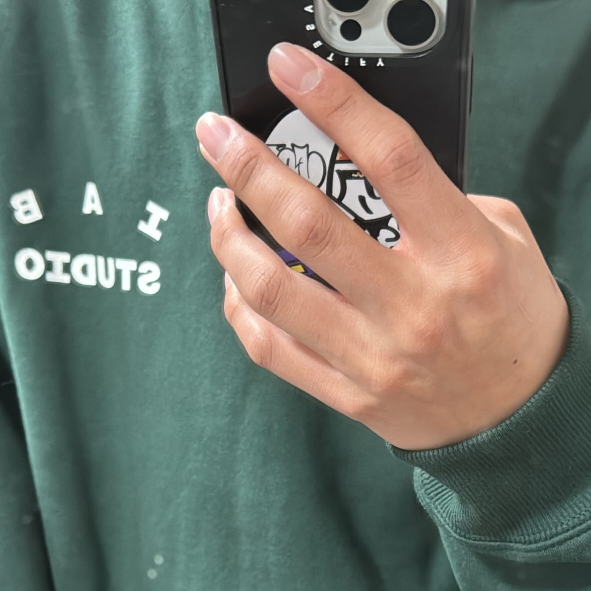 IAB Studio Hoodie Deep Green 착용 스타일