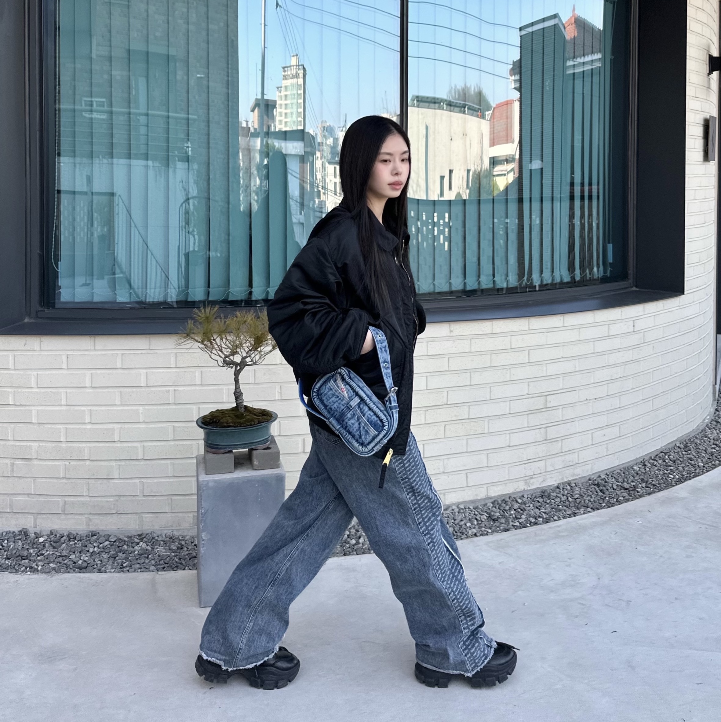 Diesel Nille-Mini Crossbody Bag in Monogram Denim Blue, Our Legacy Ladon Belt Leather Black 착용 스타일 - 2