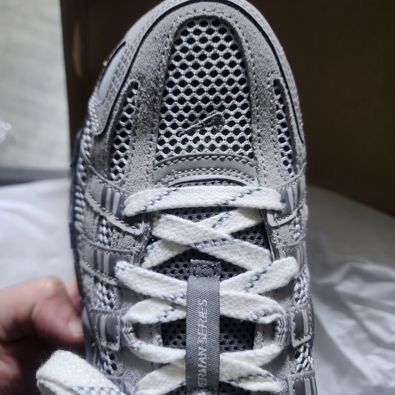 Nike P-6000 PRM Light Iron Ore 착용 스타일 - 2