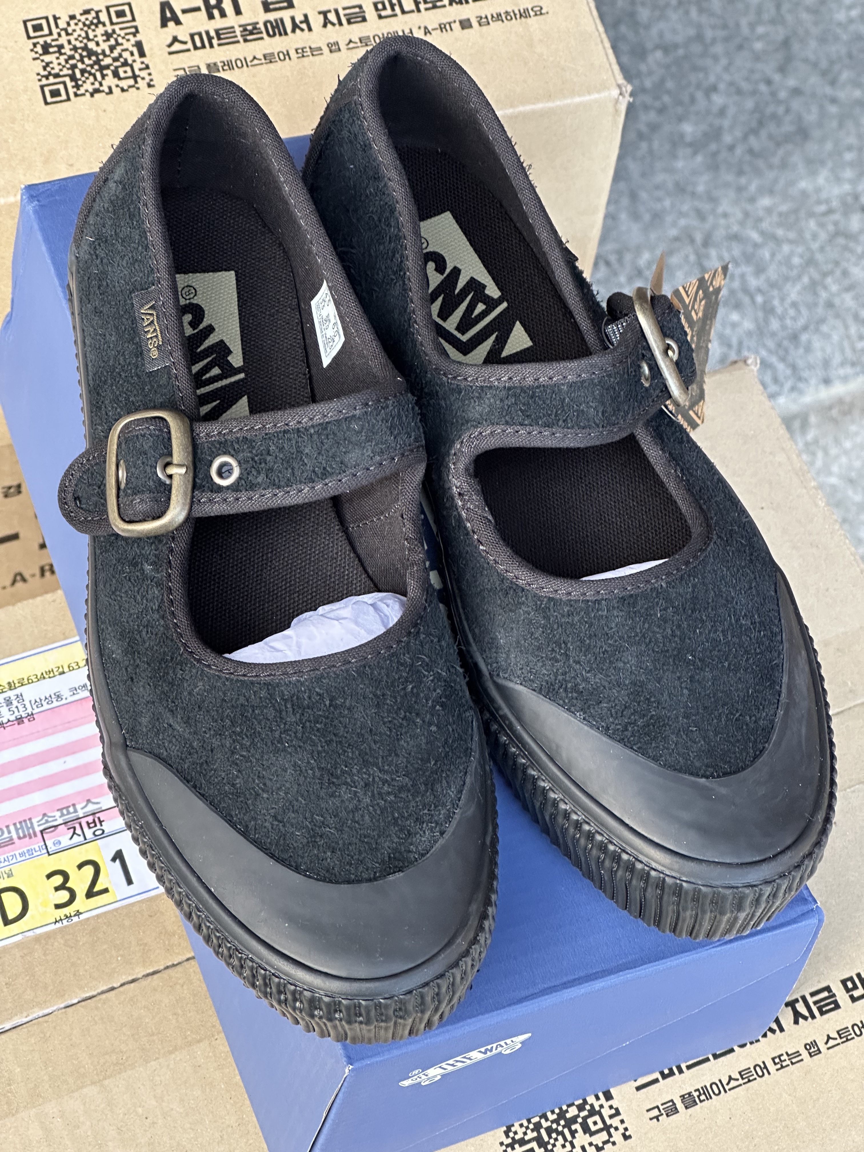 Vans Mary Jane Black LX Creep Black 착용 스타일