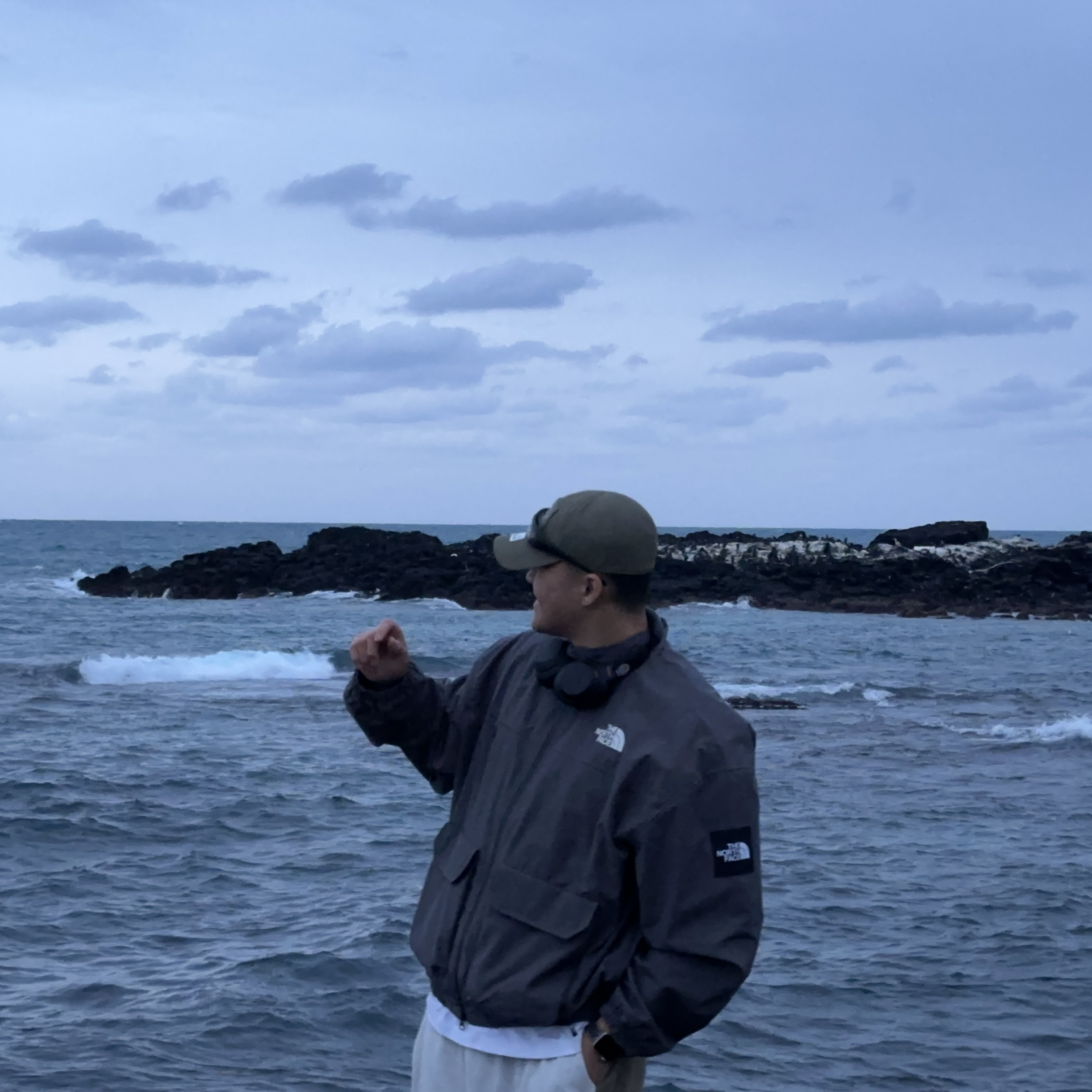 The North Face White Label Neilton Jacket Dark Gray 착용 스타일