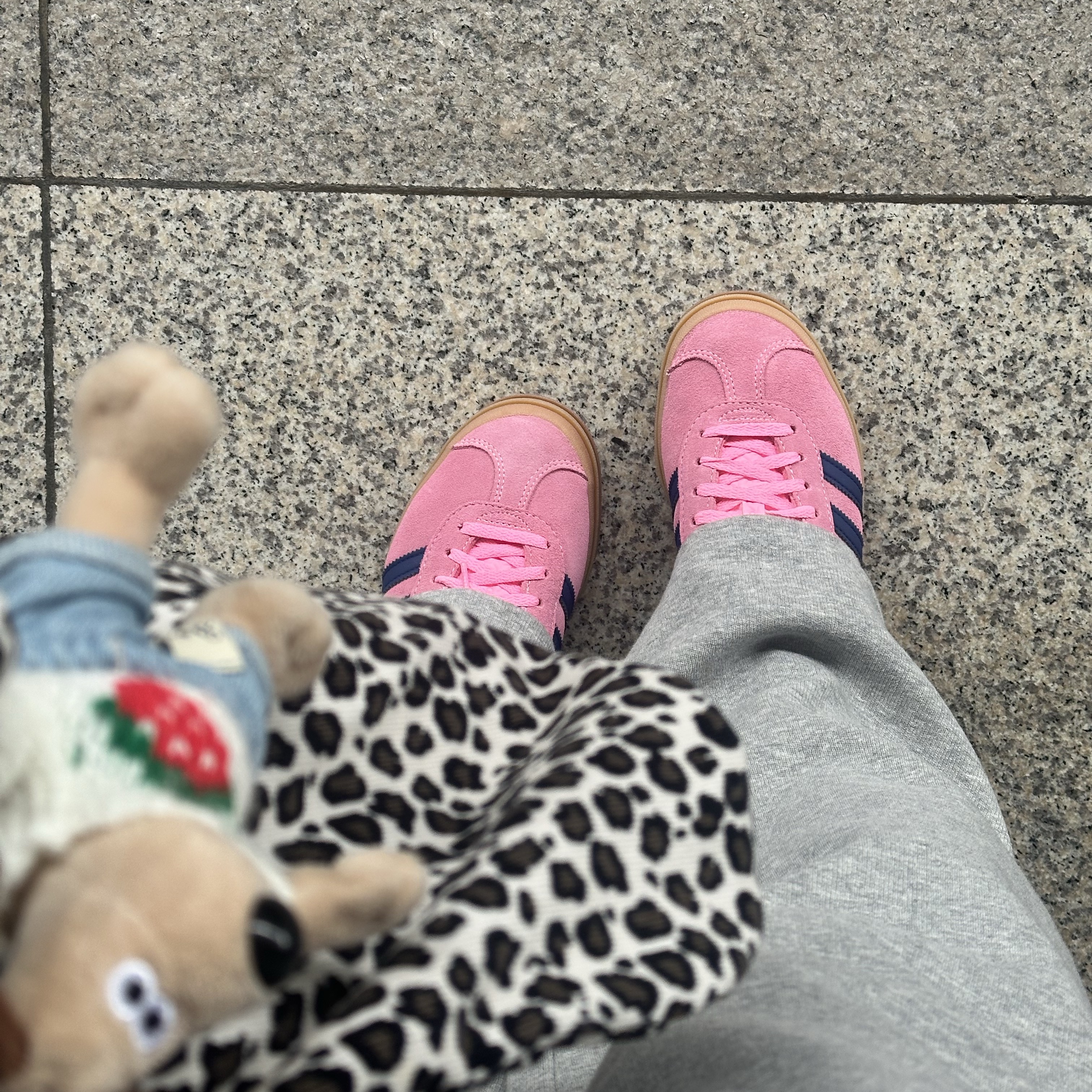 (W) Adidas Gazelle Bold Pink Glow Victory Blue 착용 스타일
