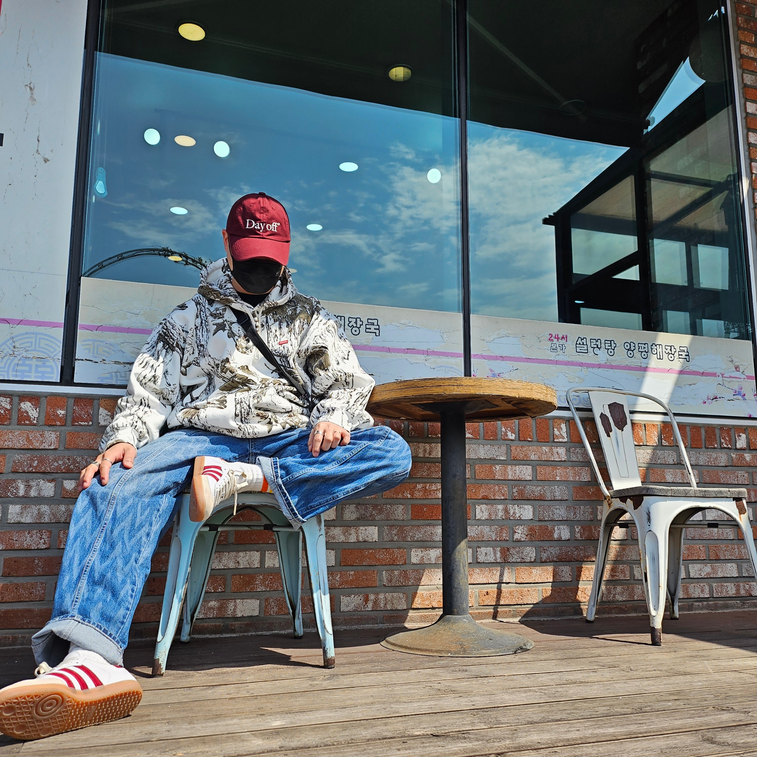 Adidas x Sporty & Rich Samba OG Cloud White Collegiate Burgundy, Supreme Small Box Hooded Sweatshirt Snow Camo - 24SS 착용 스타일 - 4