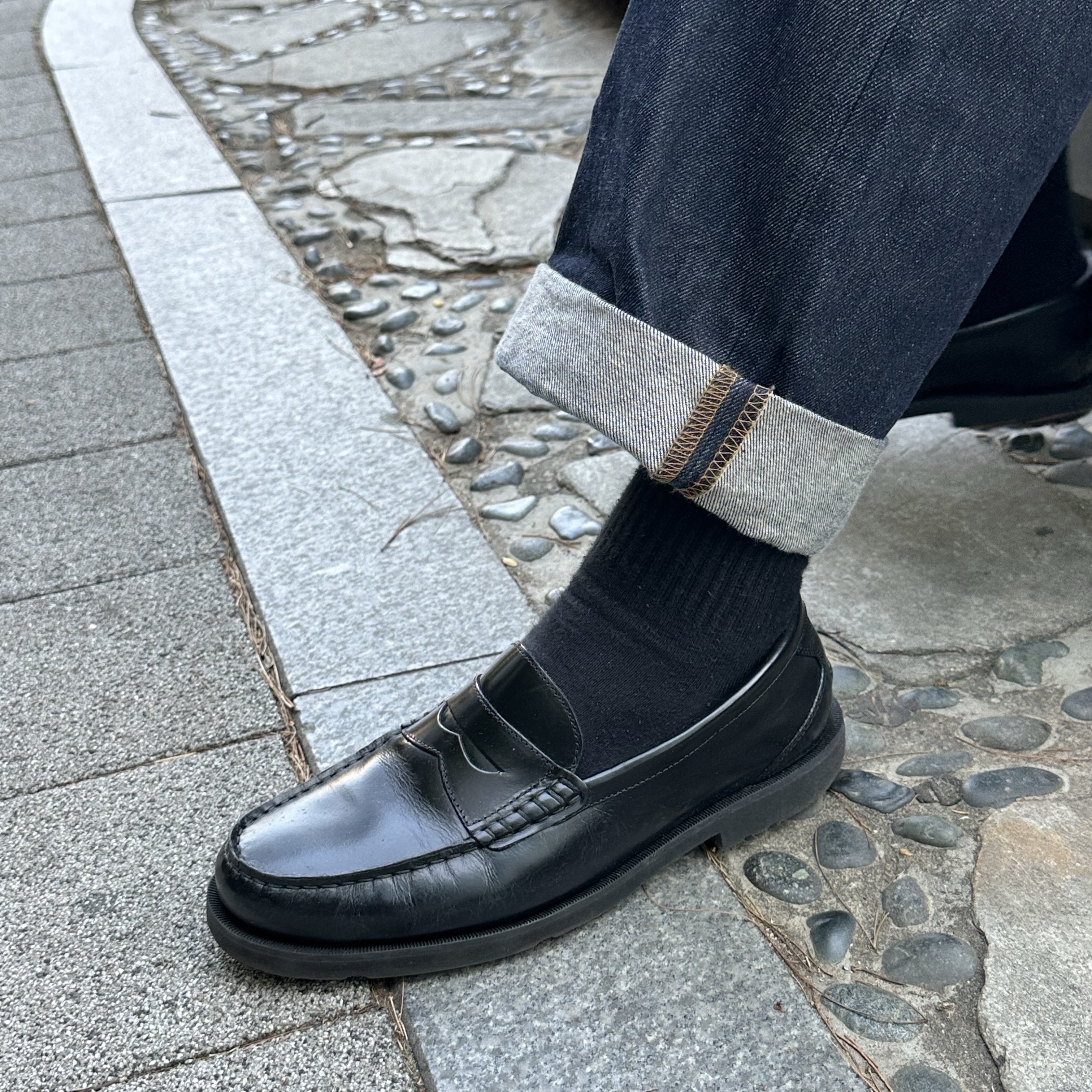 Kapital 12 oz. Denim Cactus Coverall (Black Thread Ver) Indigo, Levi's 501 Original Fit Jean Dark Wash 착용 스타일 - 3