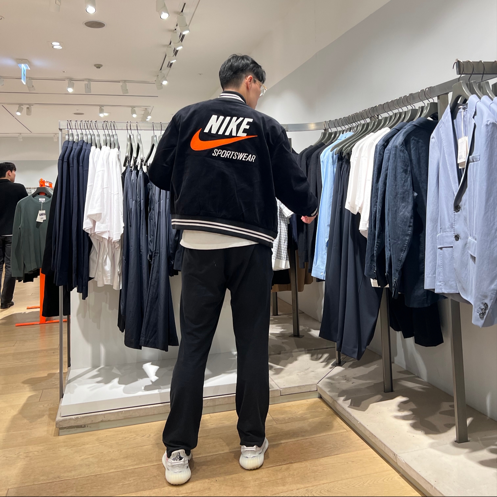 Nike NSW Trend Bomber Jacket Black - Asia, Adidas Yeezy Boost 350 V2 Zebra 2022/2023 착용 스타일