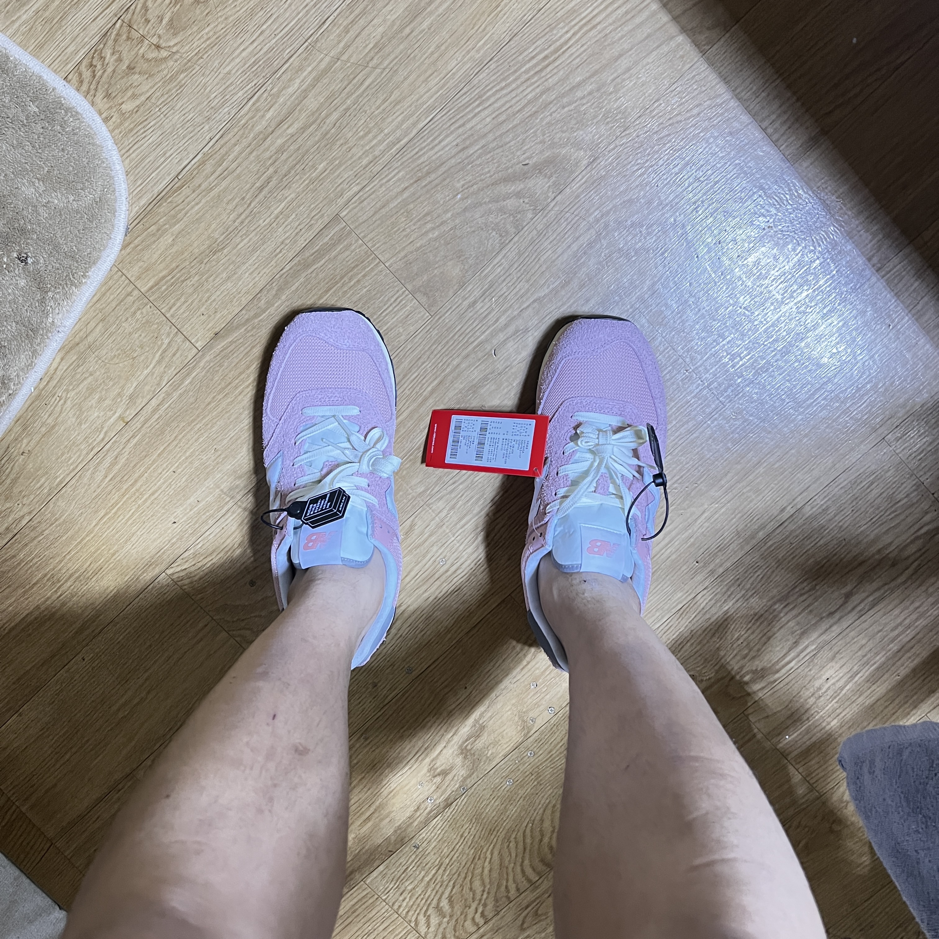 New Balance 574 Heritage Mellow Pink 착용 스타일