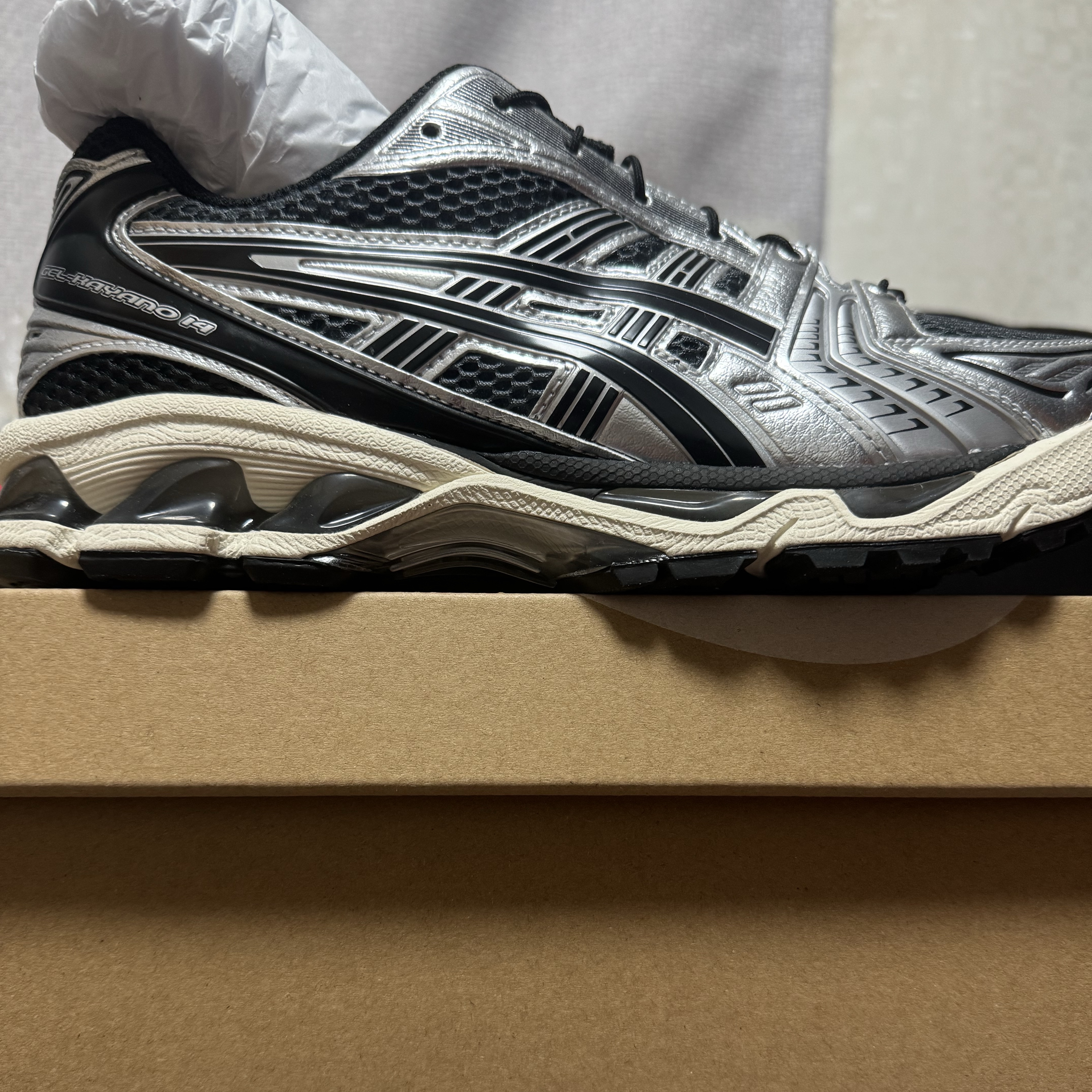 Asics Unlimited Gel-Kayano 14 Carrier Grey Black 착용 스타일