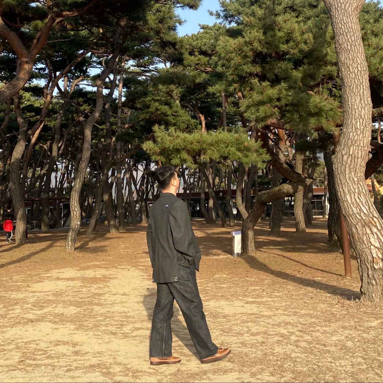 Zara x Ader Error Striped Oversize Blazer Grey, Nike x Tom Sachs General Purpose Shoe Brown 착용 스타일