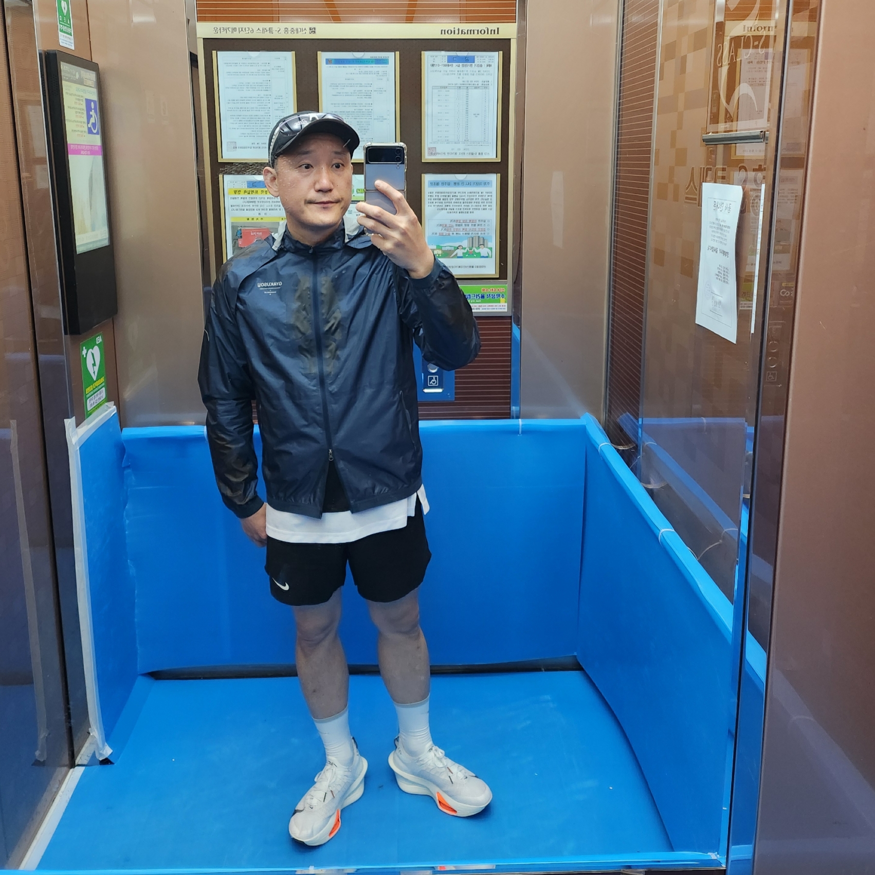 Nike Air Zoom Alphafly Next% 3 Proto White Total Orange, Salomon x Kith XT-6 Gore-Tex Hazelnut Burnt Henna Vanilla Ice 착용 스타일 - 2