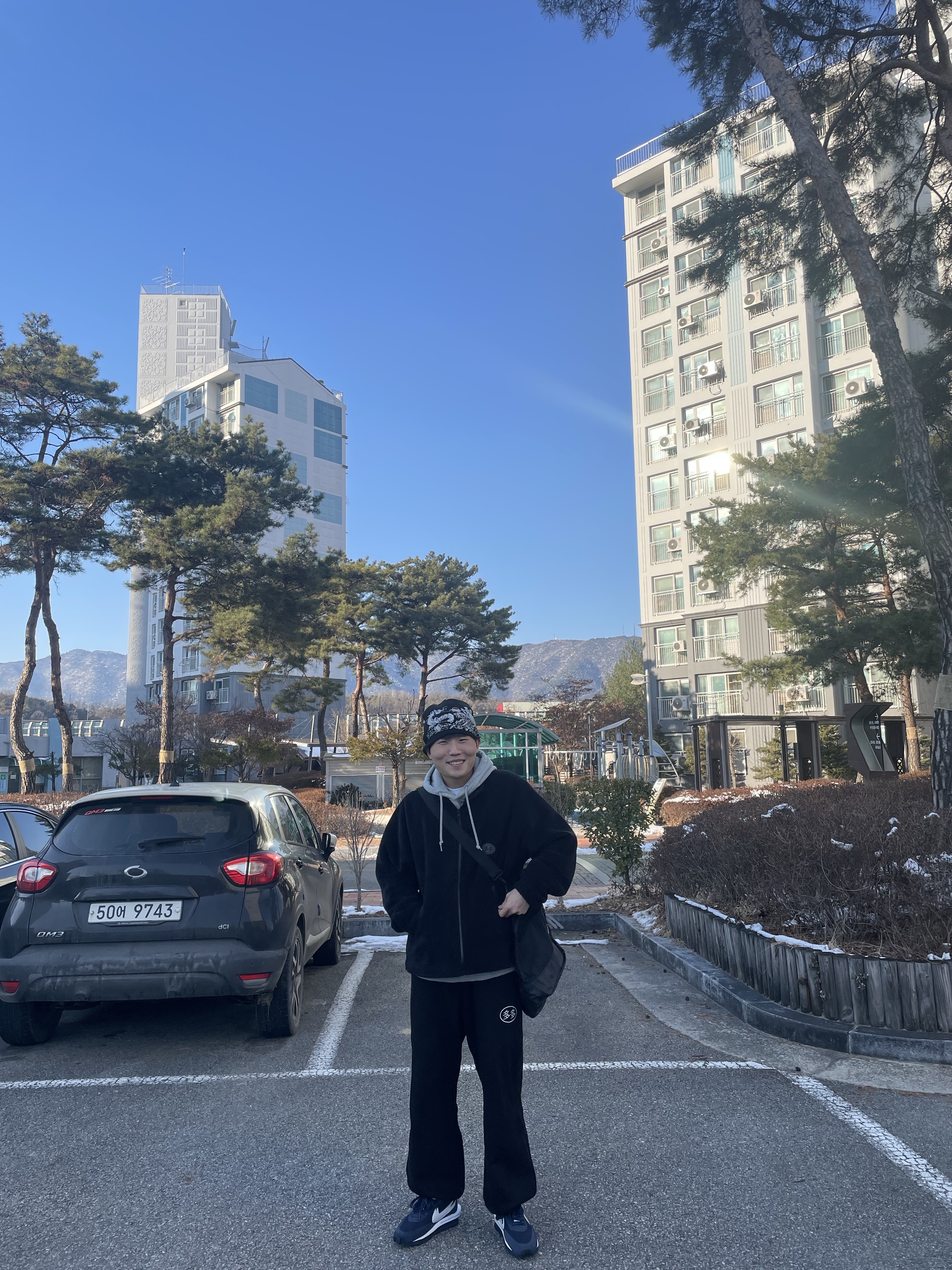 Supreme Dragon Beanie Black - 23FW, Dada Fleece Jacket Black 착용 스타일