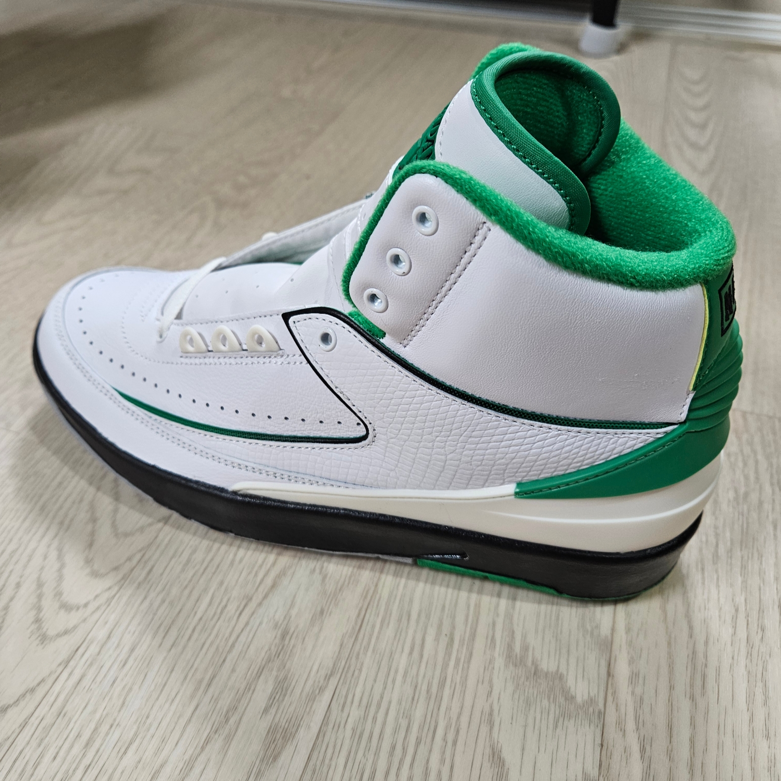 Jordan 2 Retro Lucky Green 착용 스타일