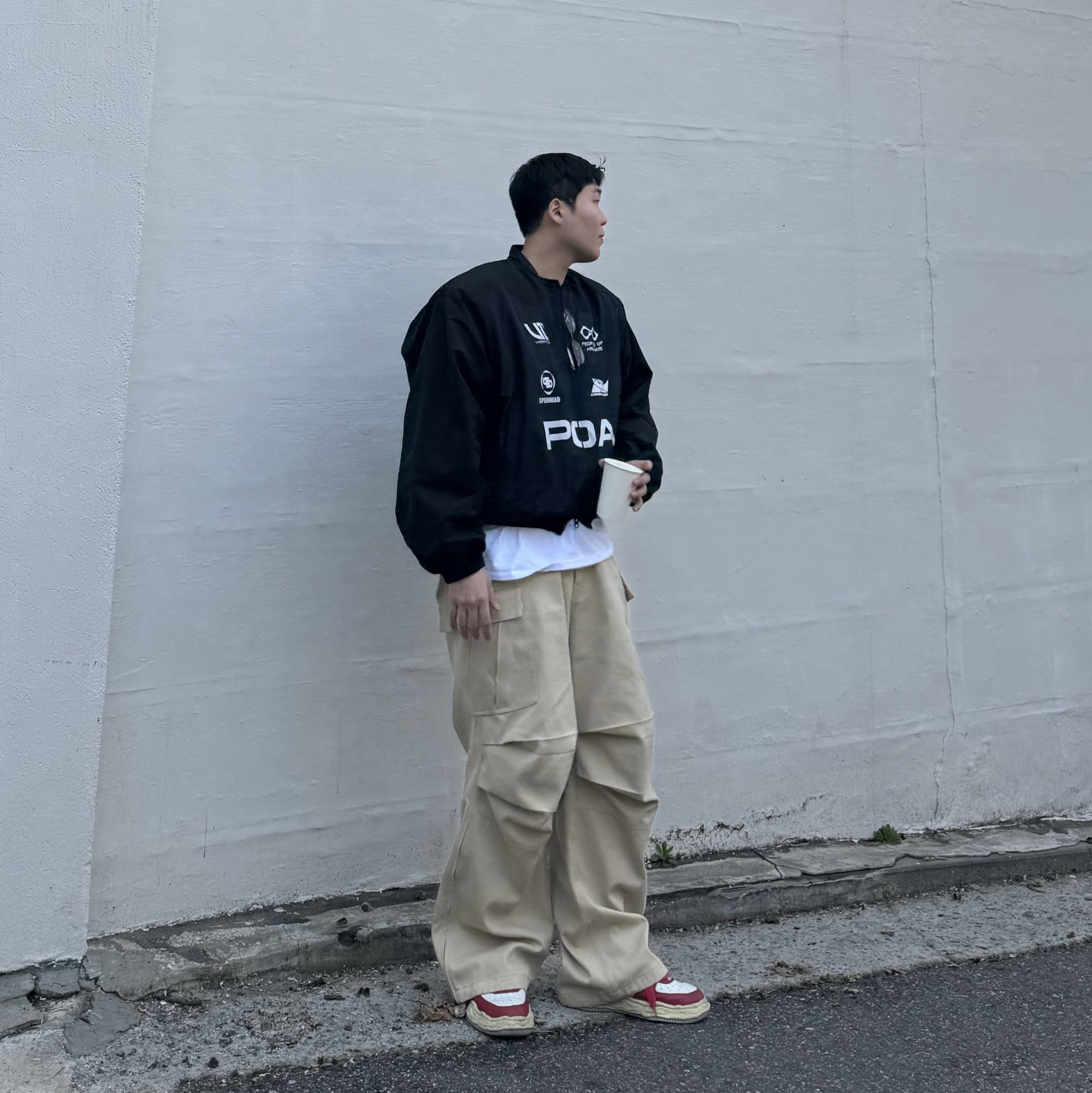 Nonnod Side Zip Cargo Pants Beige, Undermycar Acer Padded Shoulder Crop Blouson Ebony - 23FW 착용 스타일 - 1