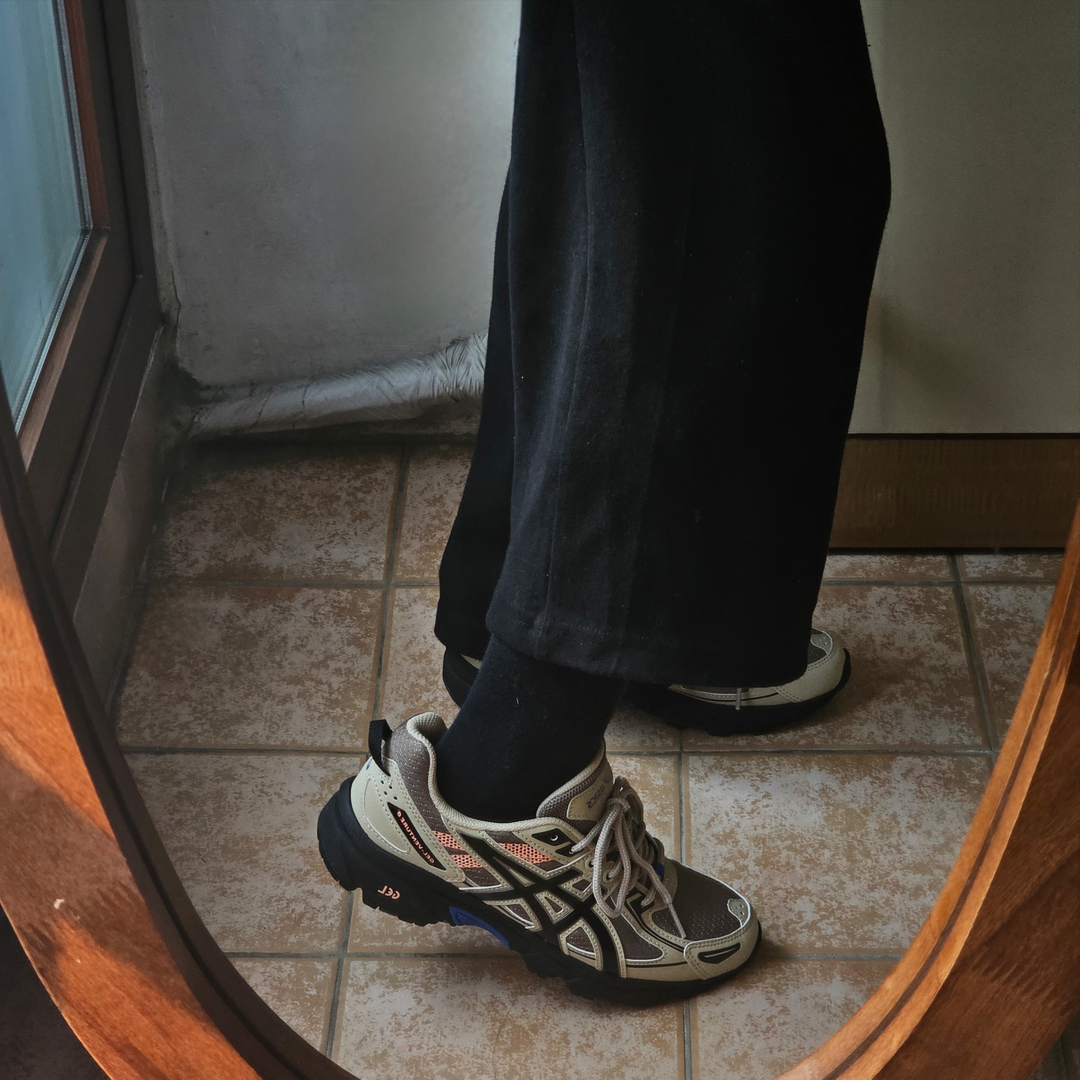 Asics Gel-Venture 6 SPS Pepper Black 착용 스타일 - 1