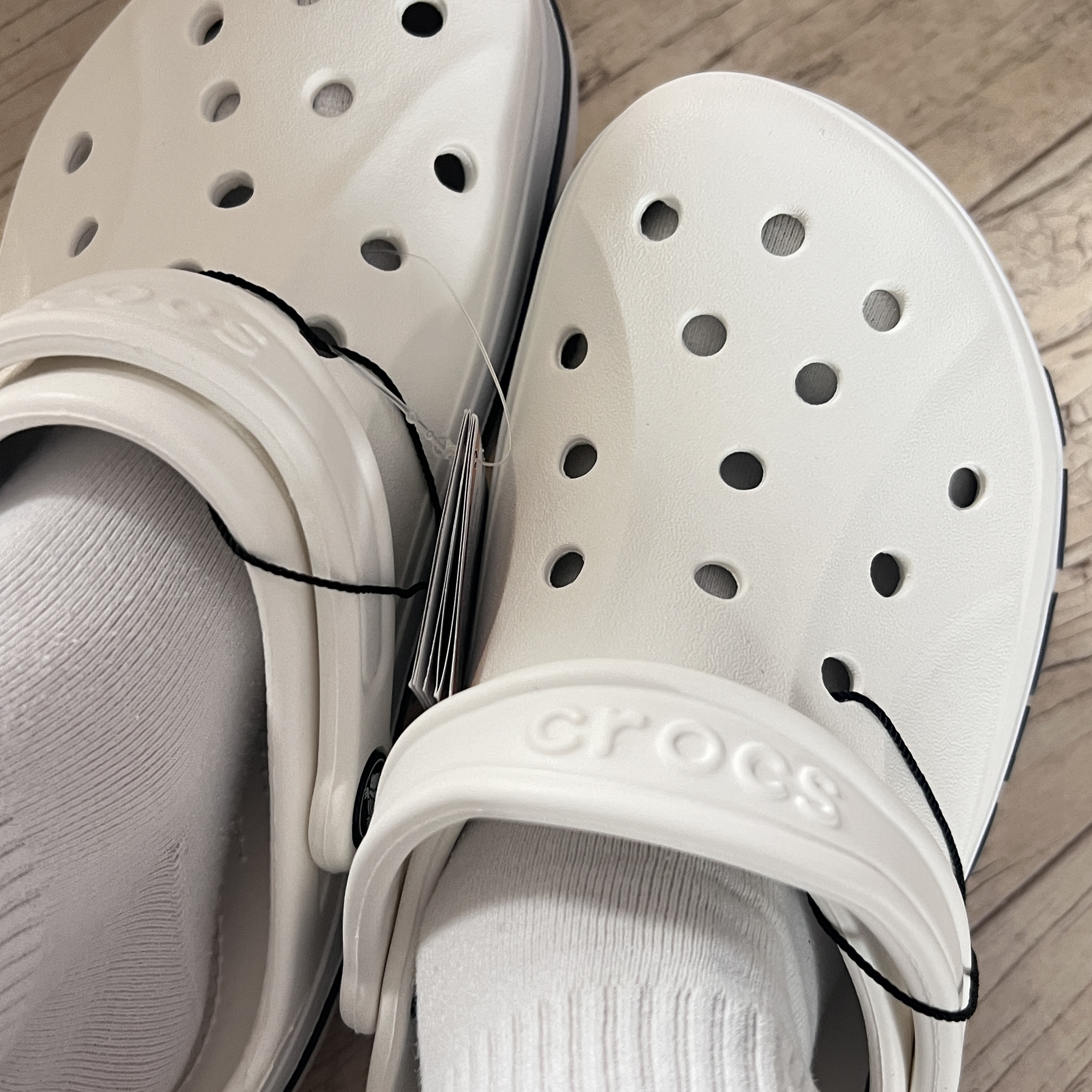 Crocs Bayaband Clog White Navy 착용 스타일