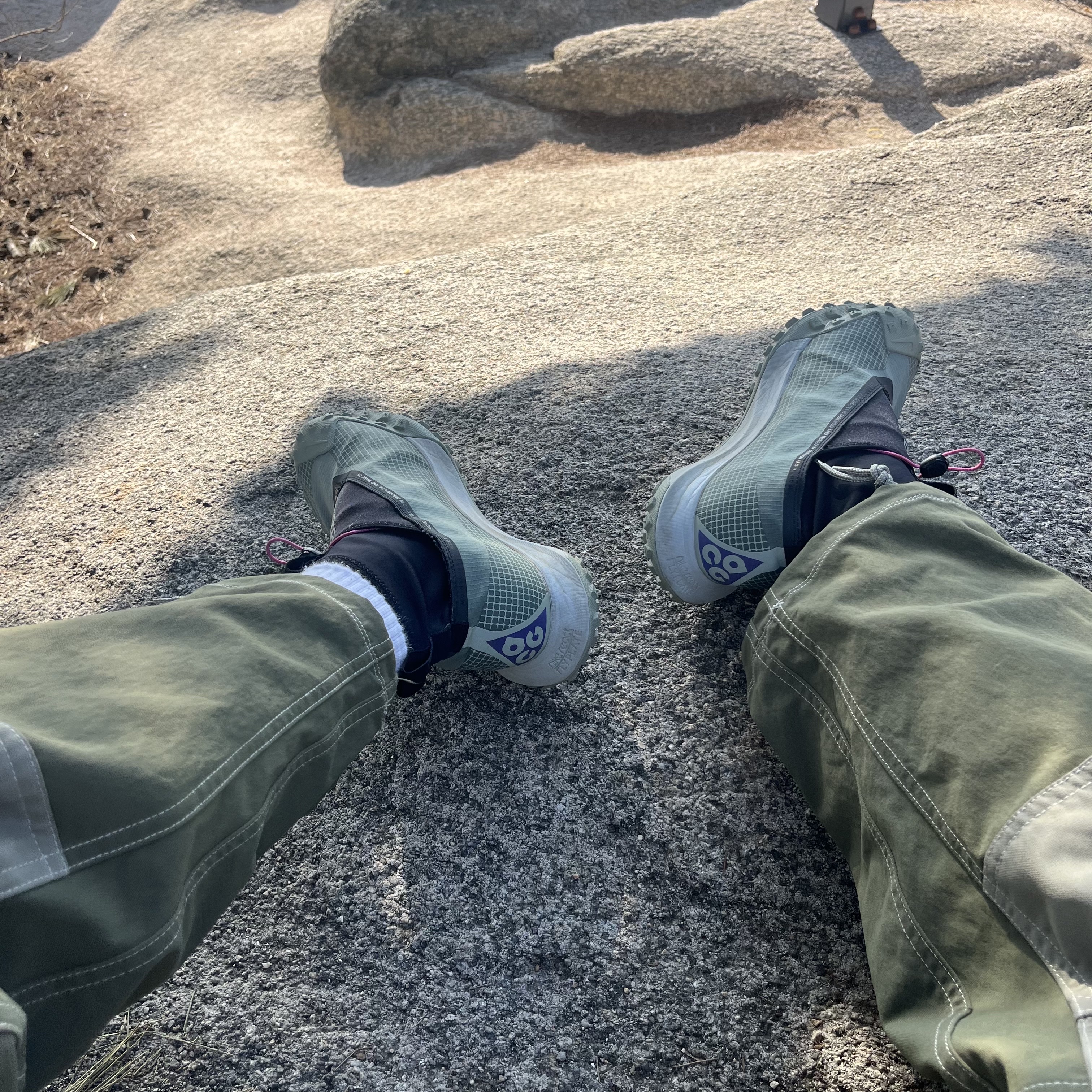 Nike ACG Mountain Fly Gore-Tex Clay Green 착용 스타일