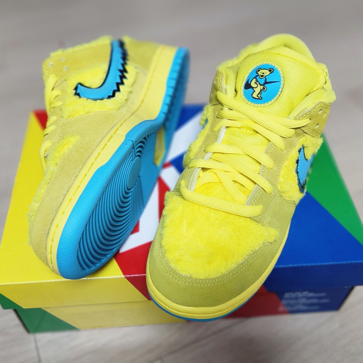 Nike x Grateful Dead SB Dunk Low Yellow Bear 착용 스타일