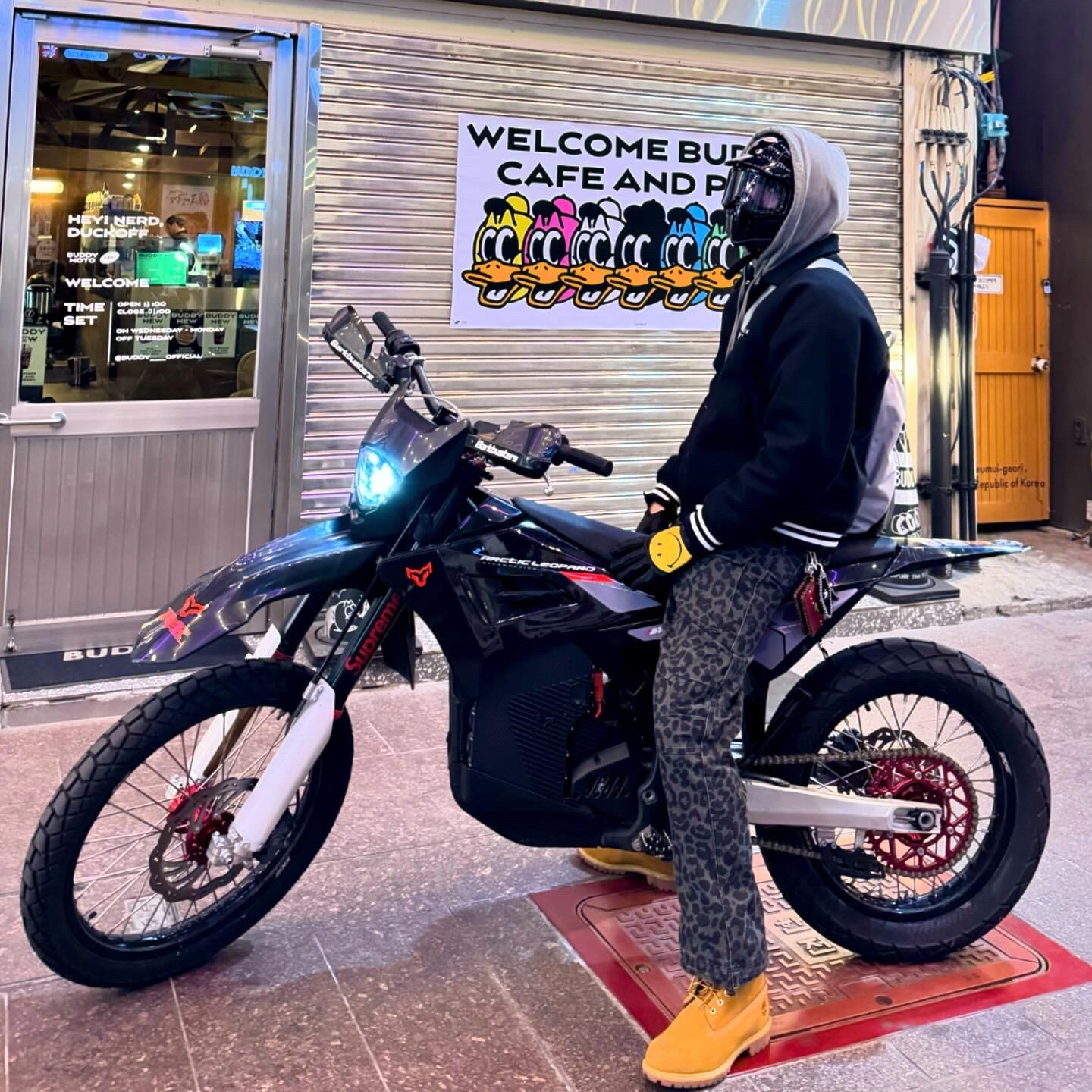 Timberland Premium 6 inch Waterproof Boot Wheat Nubuck - Wide, Supreme x Fox Racing Goggles Black - 23FW 착용 스타일 - 2