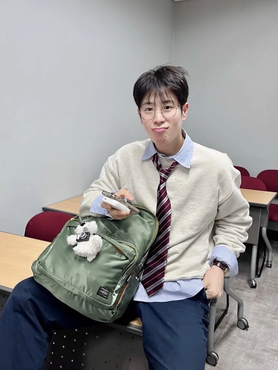 Porter Tanker Backpack Sage Green 착용 스타일