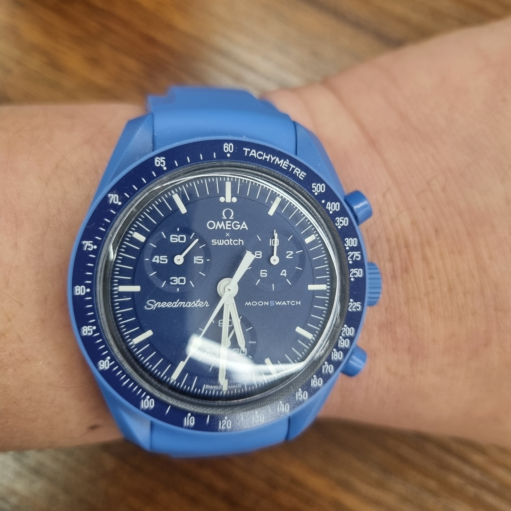 Swatch x Omega Bioceramic MoonSwatch Mission To Neptune 착용 스타일
