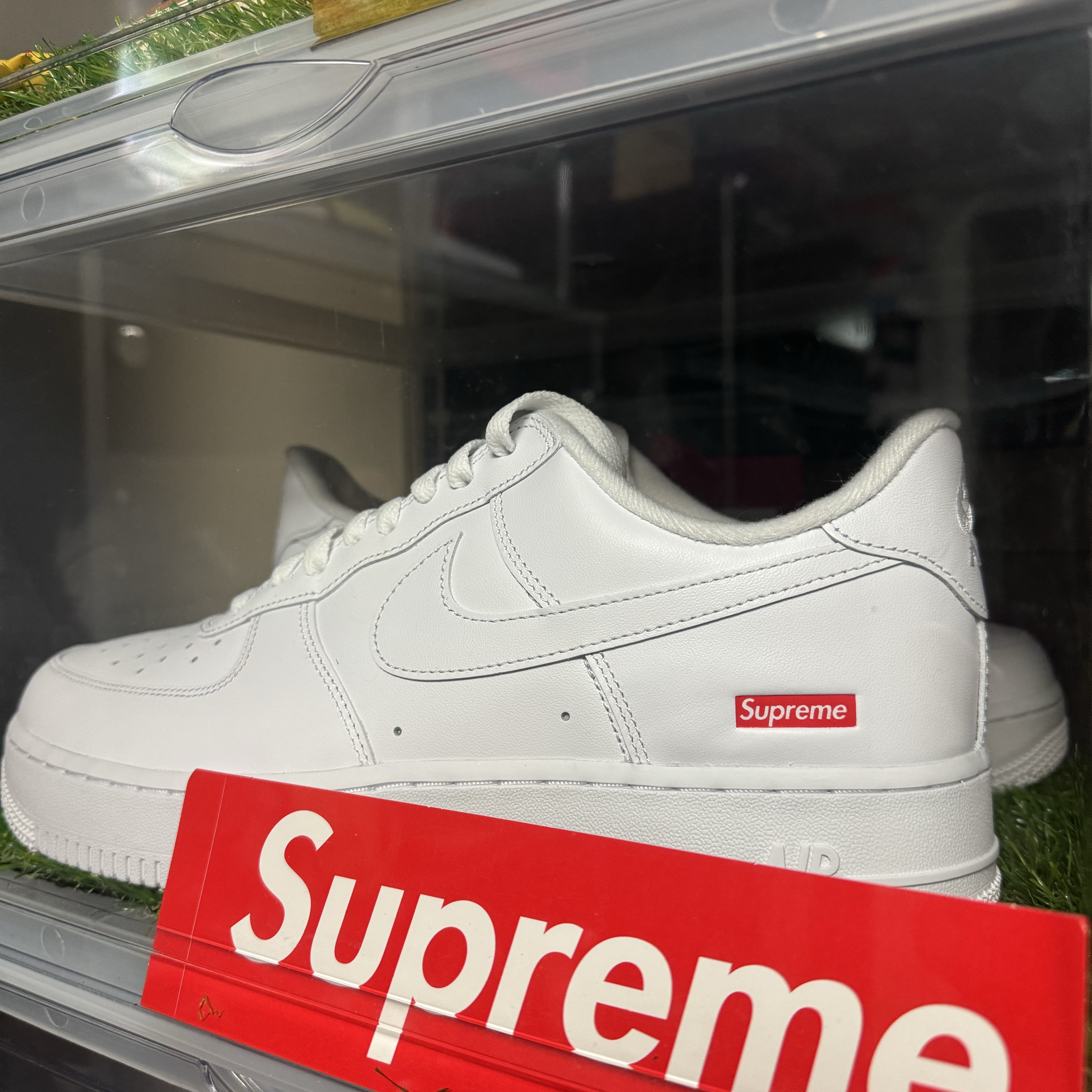 Nike x Supreme Air Force 1 Low White 착용 스타일