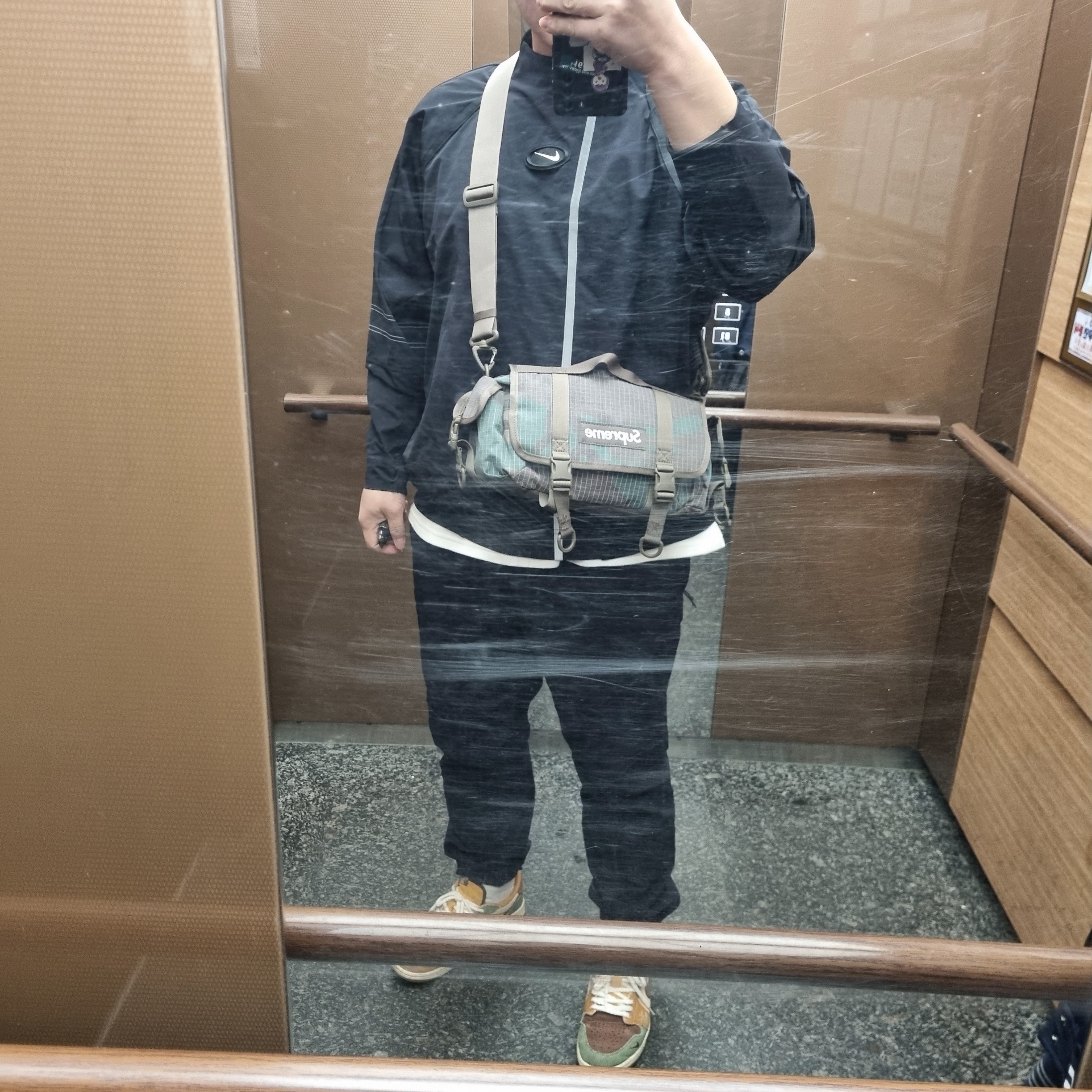 (W) Nike x Drake Nocta NRG LR L/S Crew Black (DV3631-010), Nike ACG Trail Pants Black Anthracite - Asia 착용 스타일