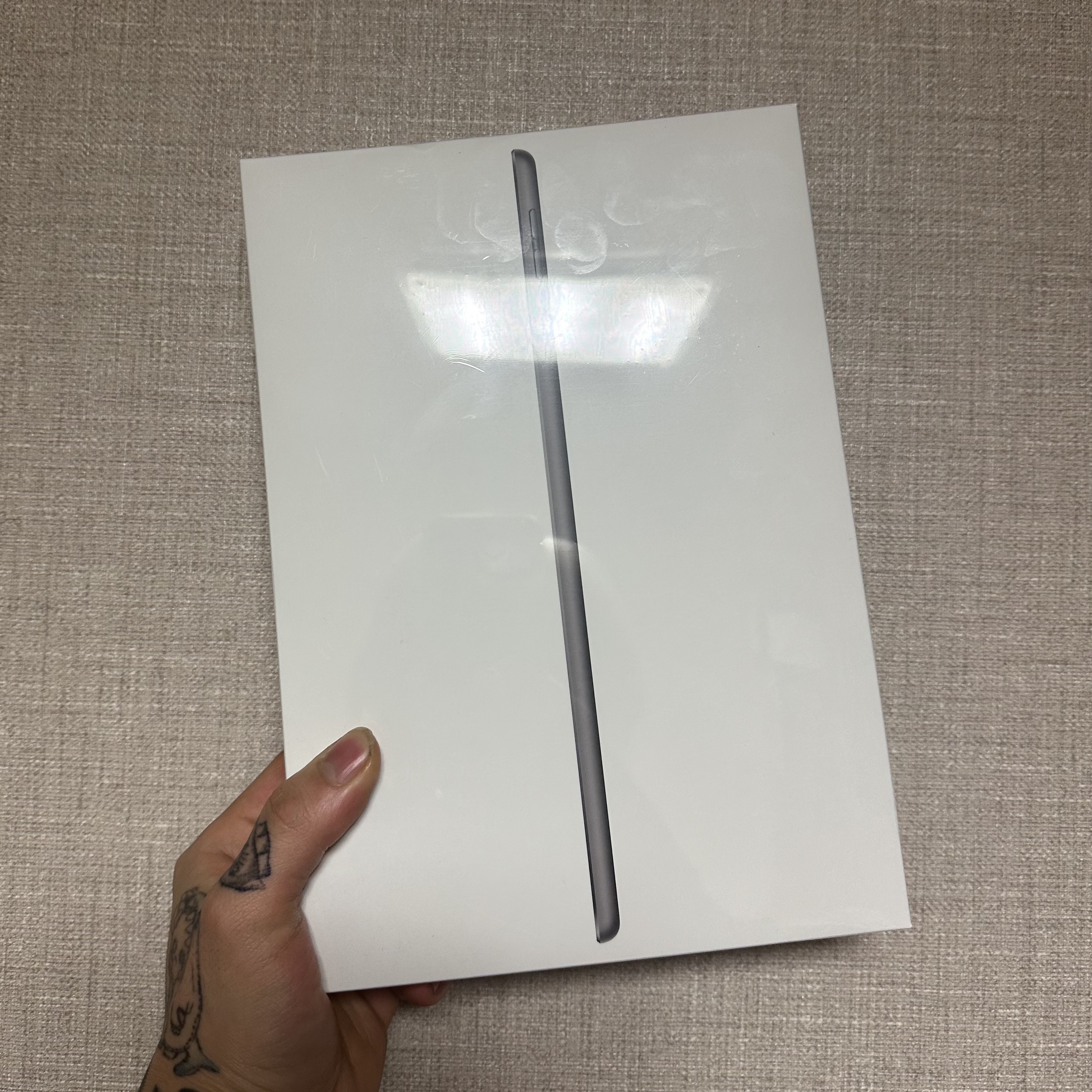 Apple iPad 9th Gen Wifi 64GB Space Gray (Korean Ver.) 착용 스타일