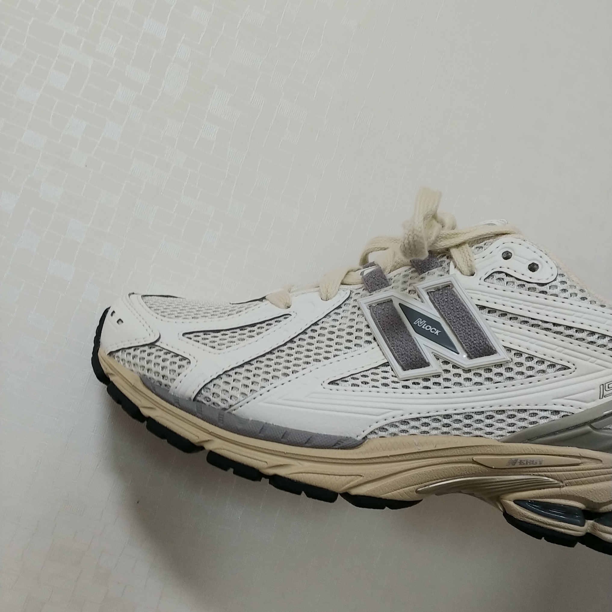New Balance 1906R White Gray 착용 스타일